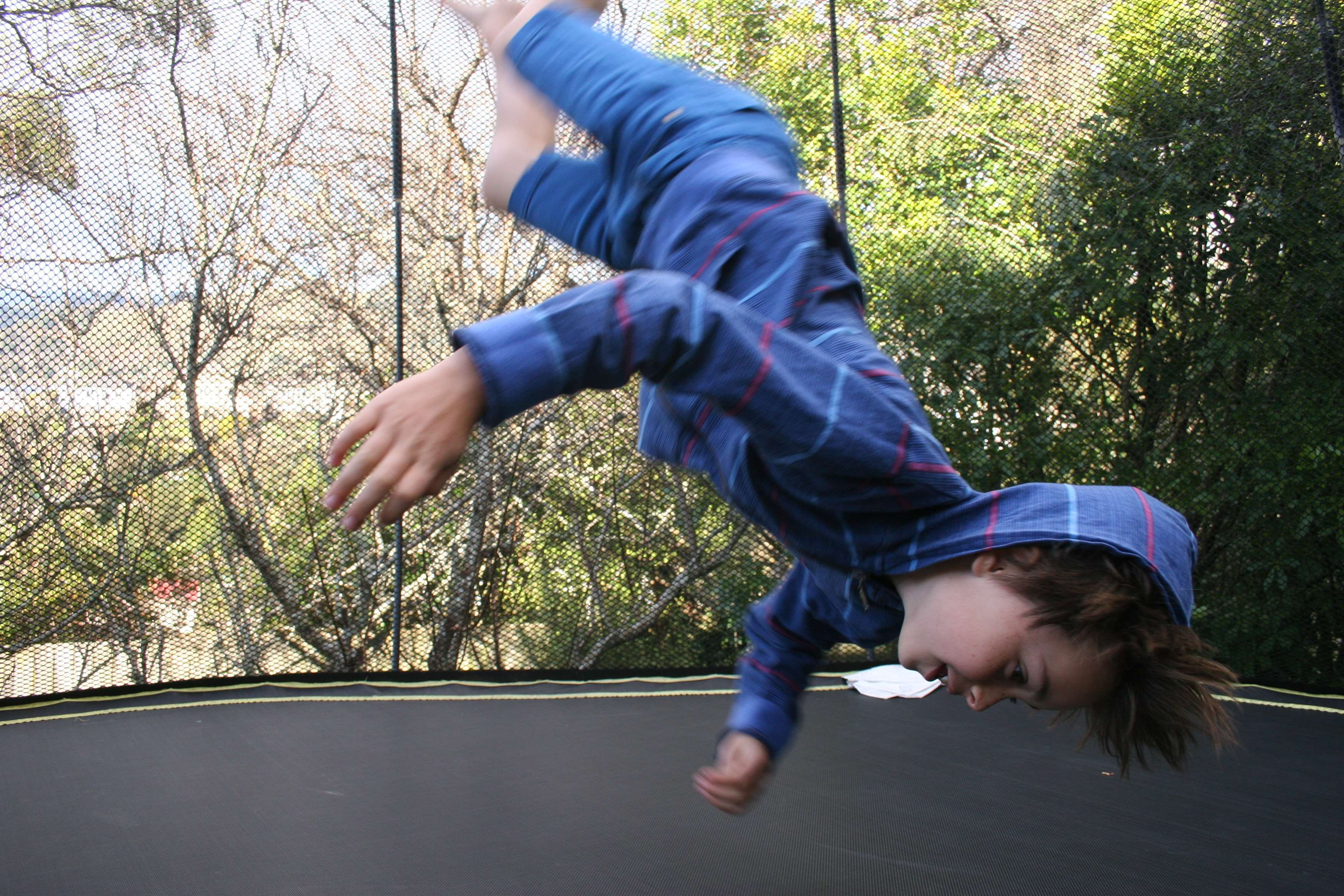 Boy, Crazy Hair, Flip, Parkour, Spring Trampoline, - Falling Off A Trampoline , HD Wallpaper & Backgrounds