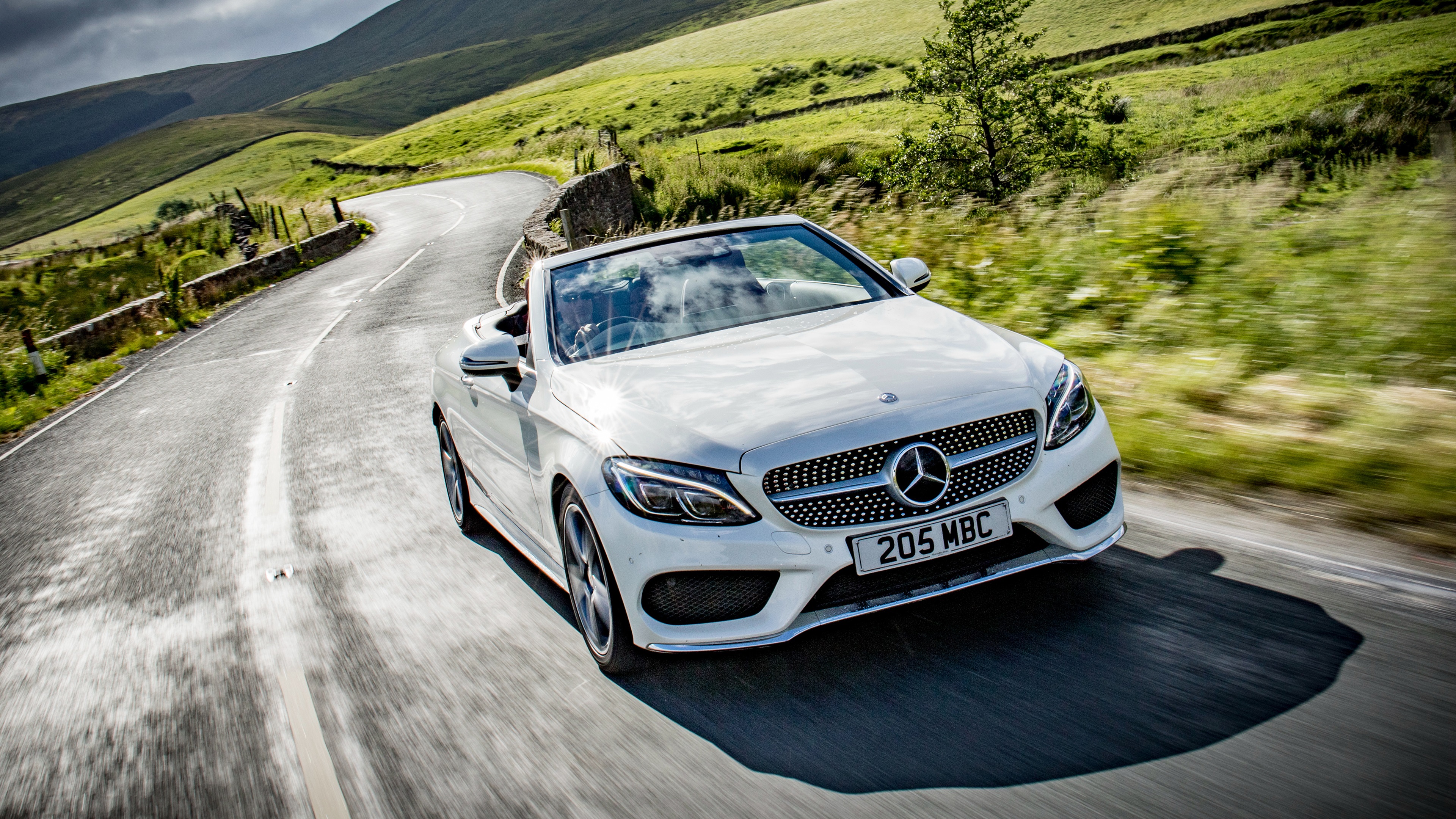 Mercedes Benz Amg C Class Cabriolet A205 White Car - White Mercedes Benz Cars Hd , HD Wallpaper & Backgrounds