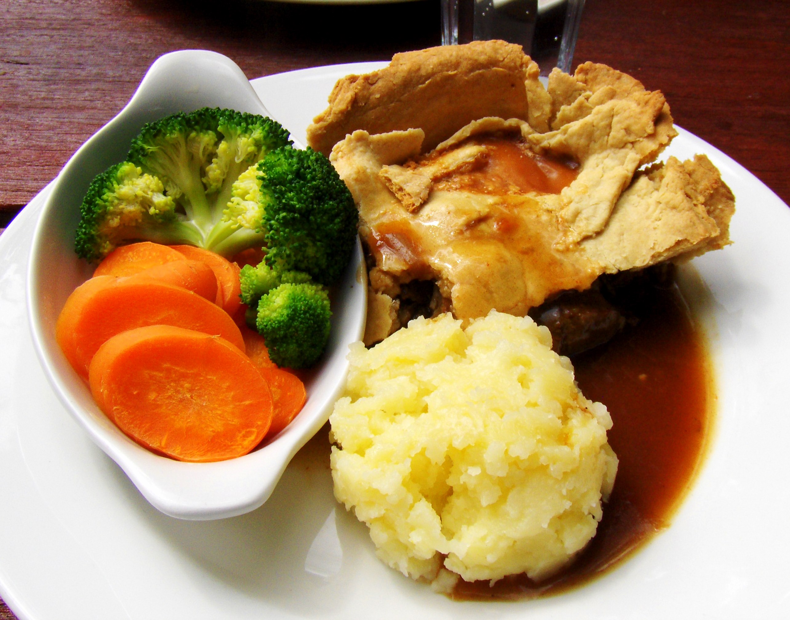 Steak And Kidney Pie With Mash - Meat Pie And Mash , HD Wallpaper & Backgrounds