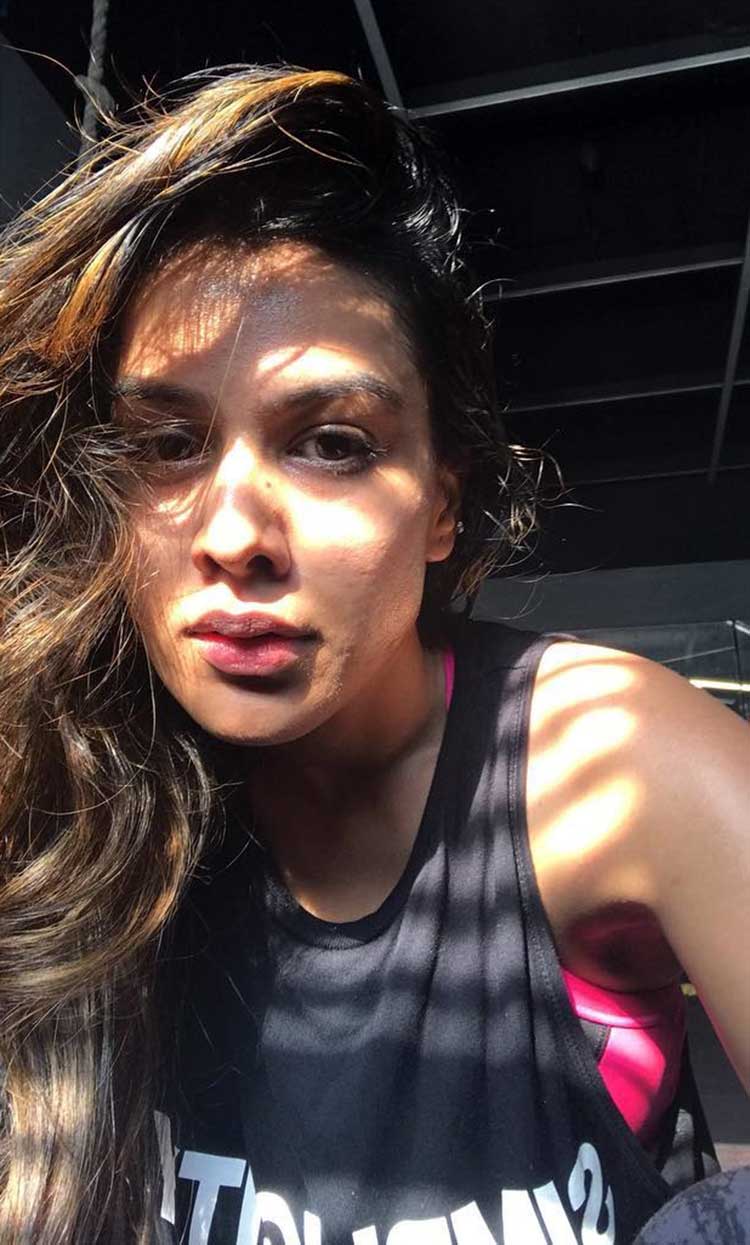 Hot Nia Sharma's Sun-kissed Instagram Post - Sun Kissed Caption For Instagram , HD Wallpaper & Backgrounds