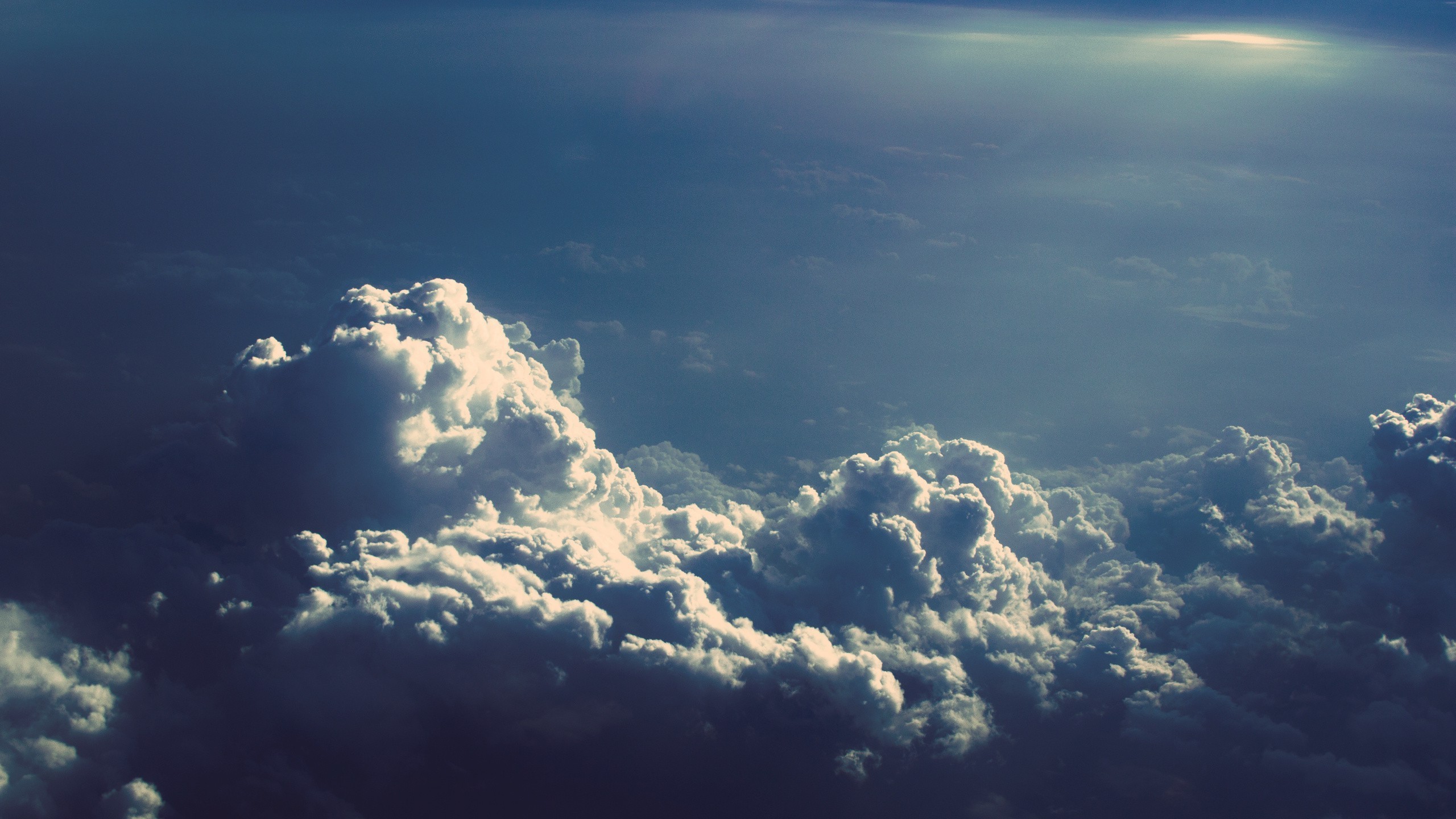 7 Kbytes, V - Above The Clouds Night , HD Wallpaper & Backgrounds