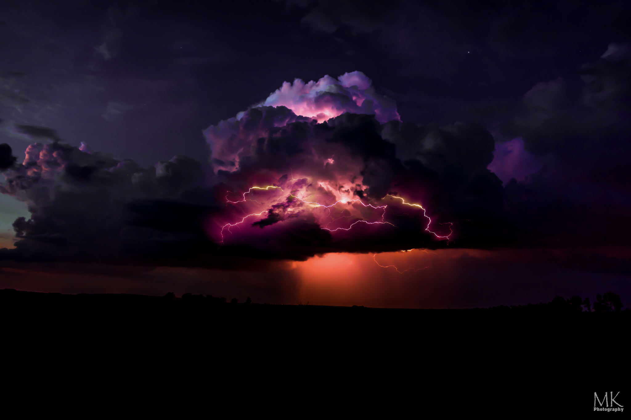 Purple Lightning Cloud - Tapety Na Pulpit Pioruny , HD Wallpaper & Backgrounds