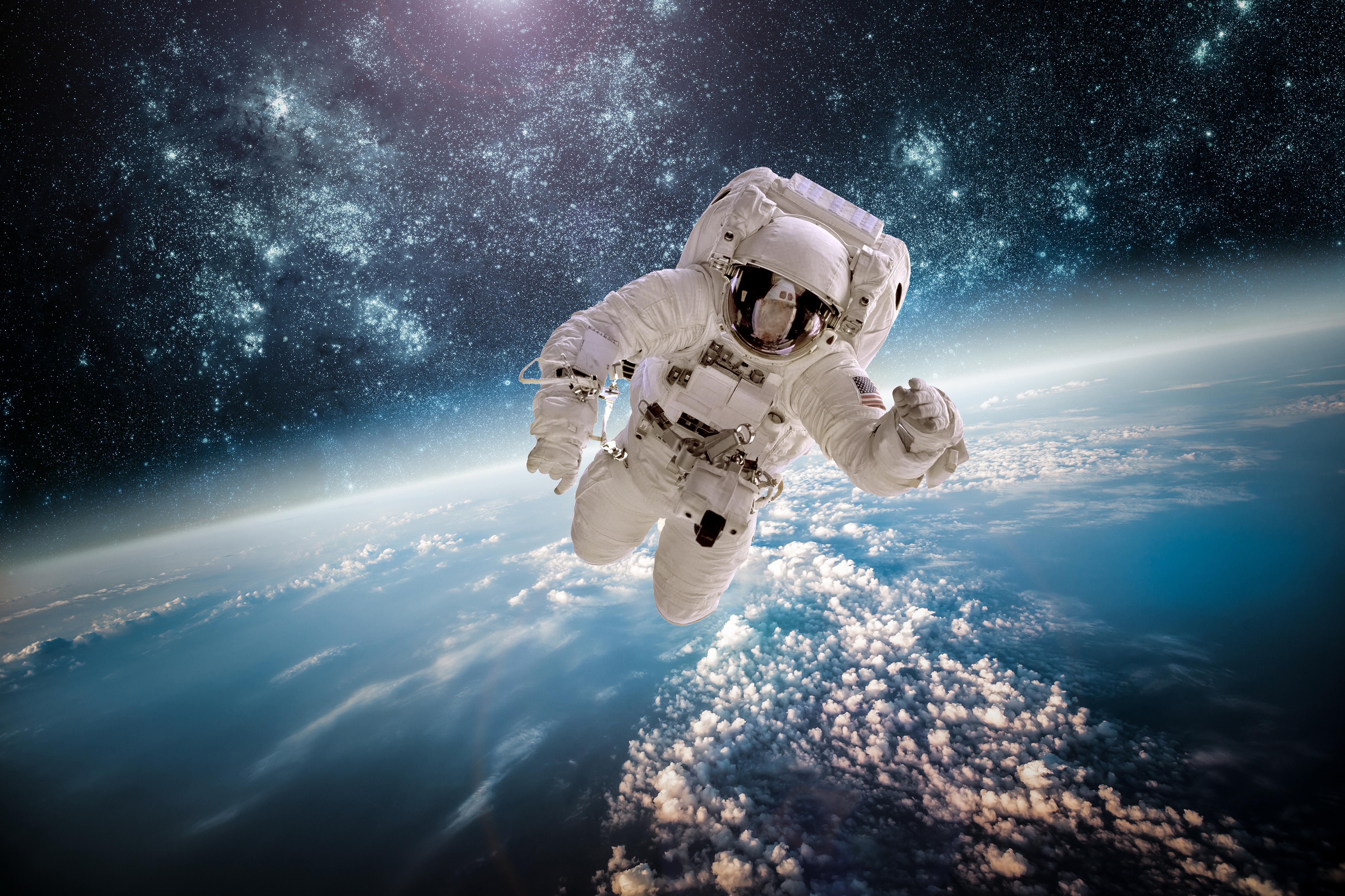 256 Astronaut Hd Wallpapers - Space Travel , HD Wallpaper & Backgrounds