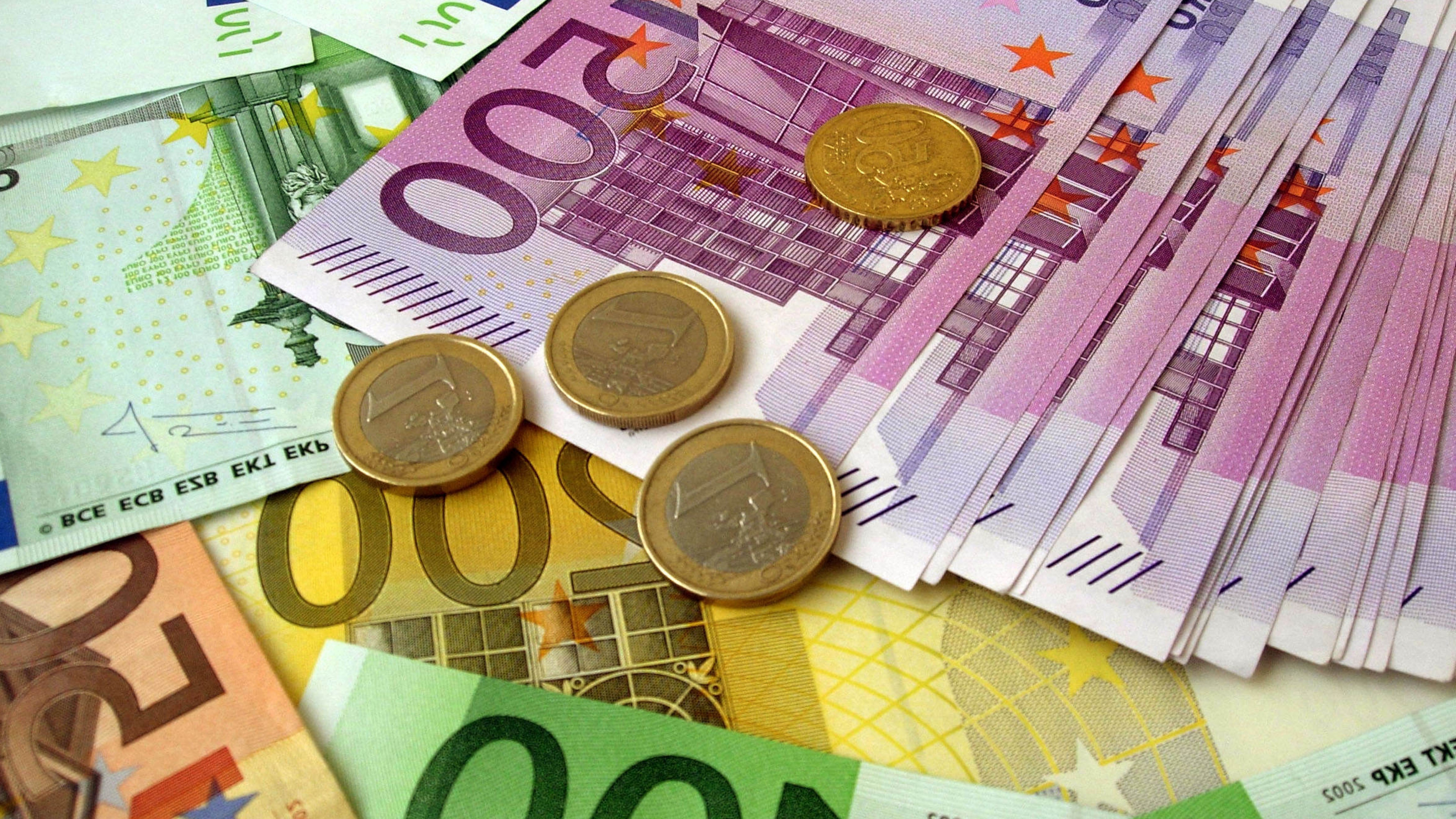 Money Euro Banknotes Coins Wallpaper Hd - Money Euro Hd , HD Wallpaper & Backgrounds