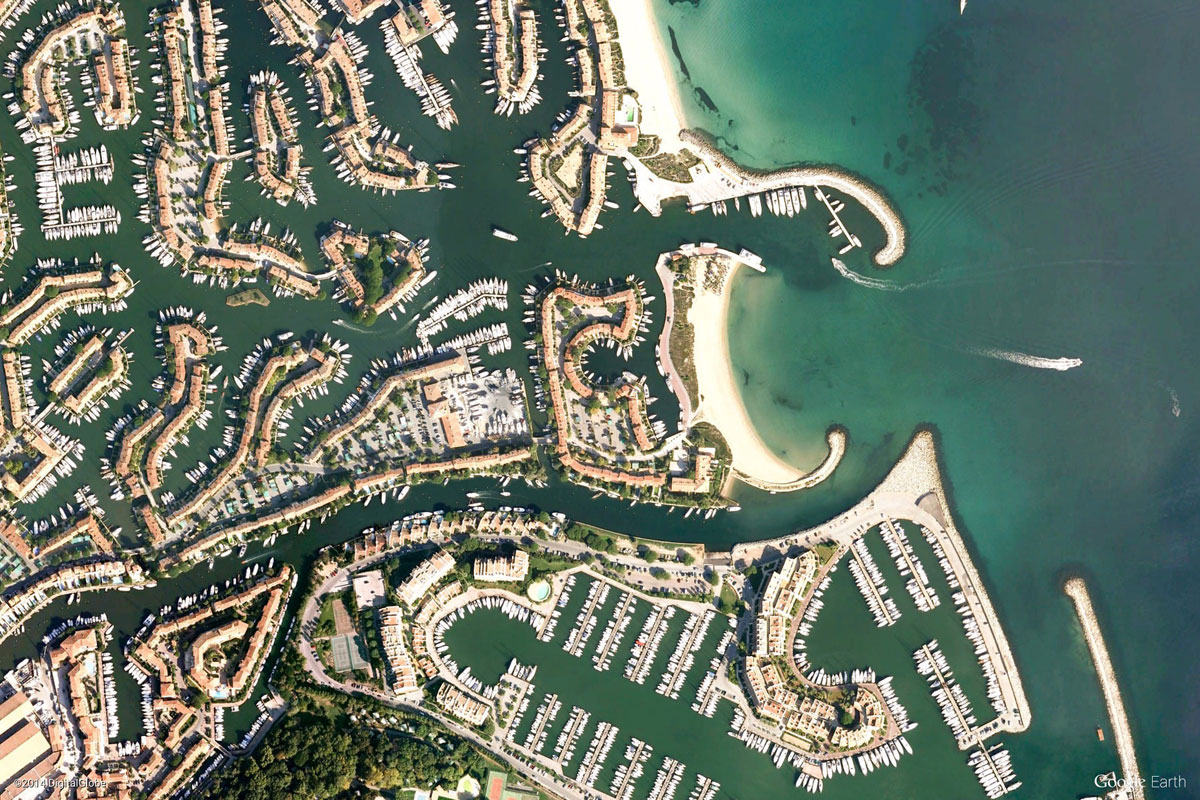 Grimaud France Earth View - Spektakuläre Bilder Google Earth , HD Wallpaper & Backgrounds