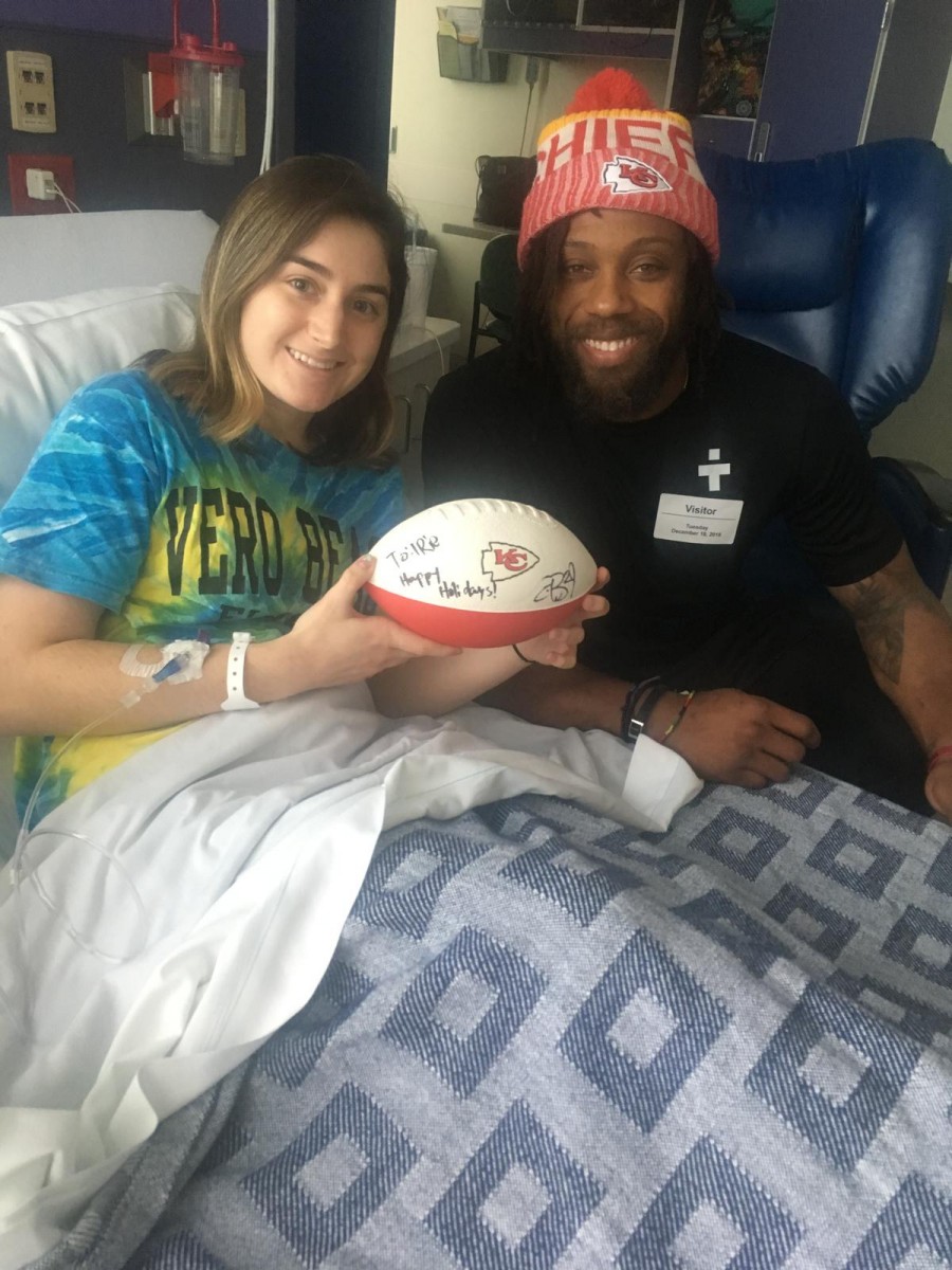 Eric Berry Visits Patient - Fun , HD Wallpaper & Backgrounds