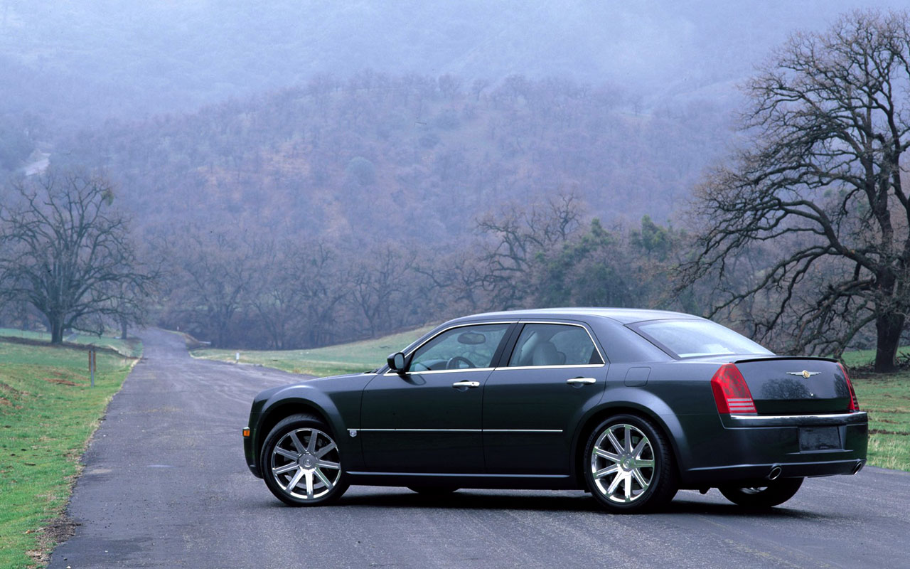 Chrysler 300 Wallpaper - Chrysler 300c With 20 Inch Rims , HD Wallpaper & Backgrounds