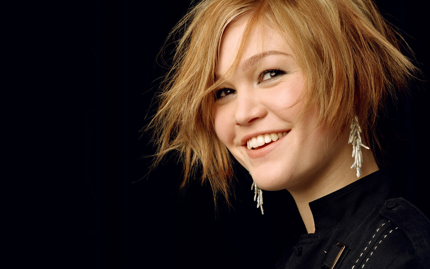 Julia Stiles Wallpaper And Background Image - Julia Stiles , HD Wallpaper & Backgrounds