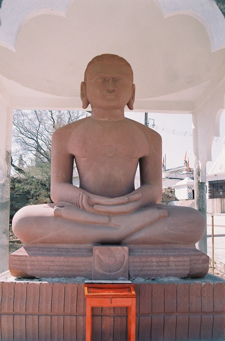 Image Depicting Chandraprabha, The Eight Tirthankara - Statue Of Jain Tirthankara , HD Wallpaper & Backgrounds