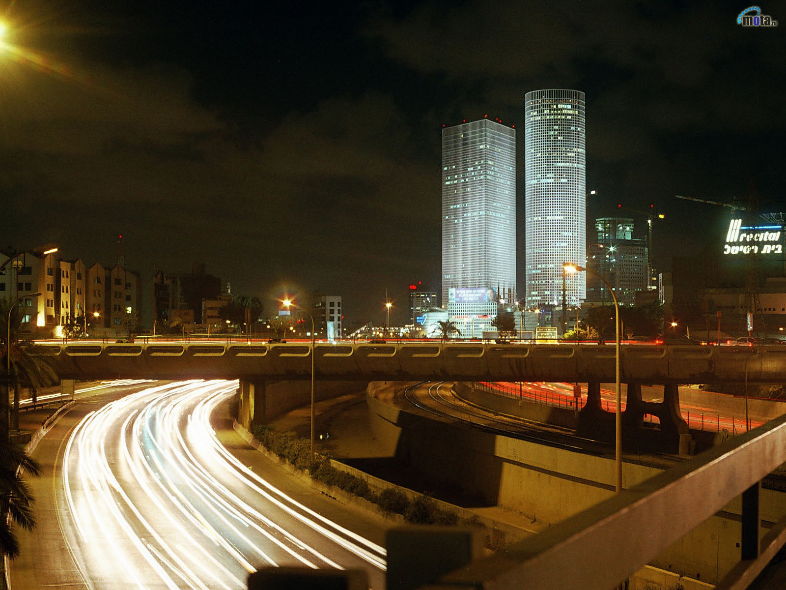 Wallpaper Download Tel Aviv By Night, Israel - Skyscraper , HD Wallpaper & Backgrounds