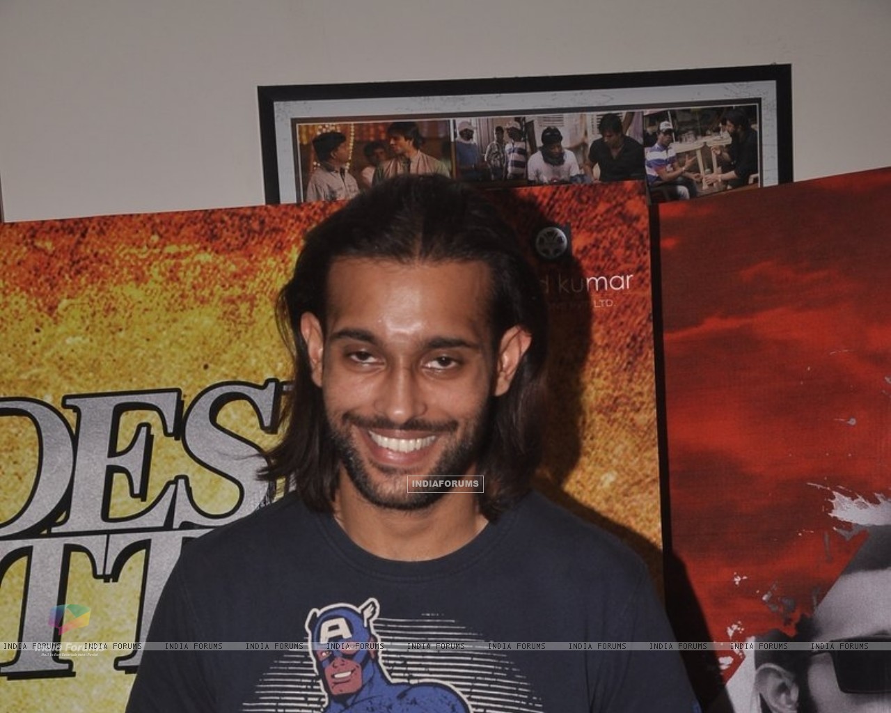 Akhil Kapur Poses For The Media At The Media Meet Of - Fun , HD Wallpaper & Backgrounds