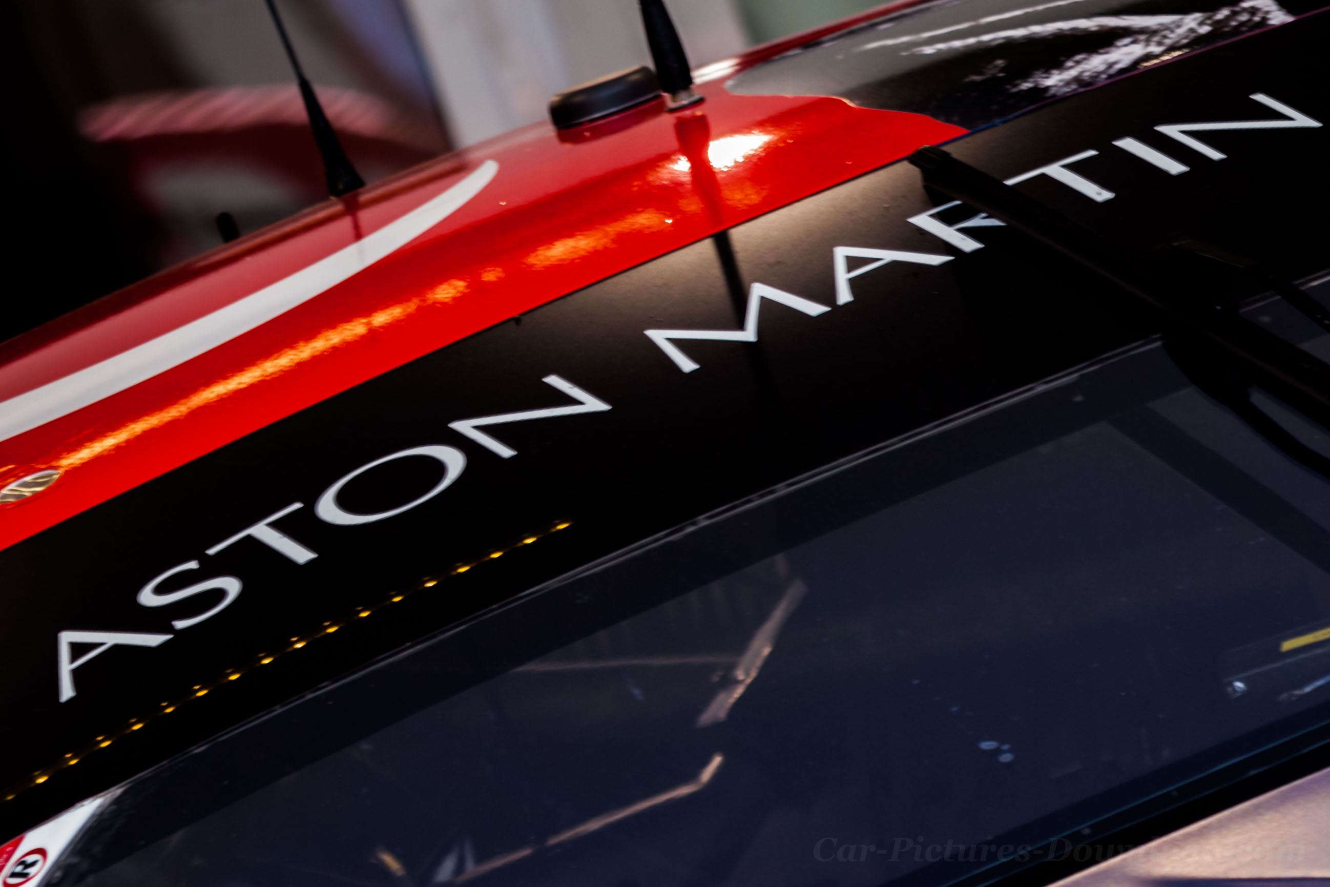 Aston Martin Hd Wallpaper - Aston Martin Logo Hd Wallpapers 1080p , HD Wallpaper & Backgrounds