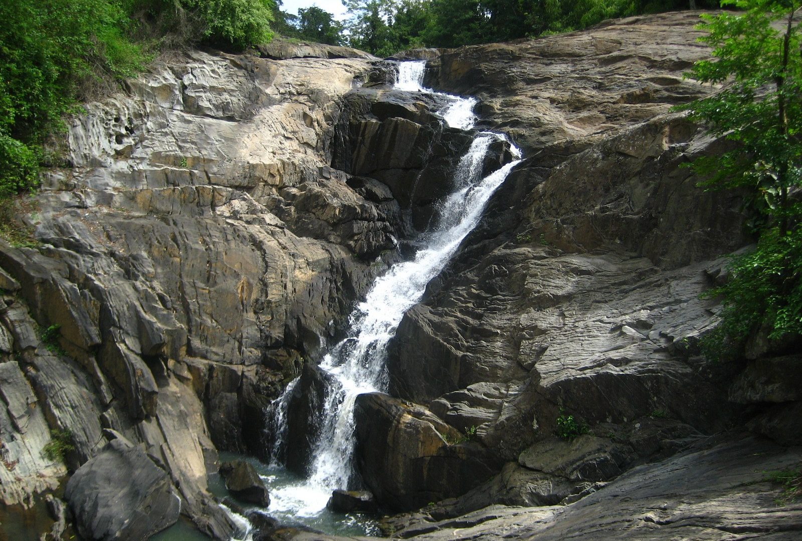Rocks Kerala Waterfalls Waterfall Wayanad Nature Wallpaper - Aspect Ratio , HD Wallpaper & Backgrounds