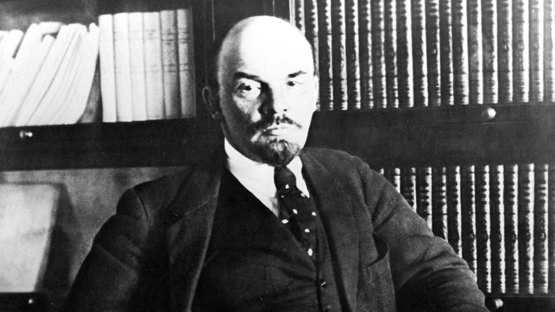 On The Aggregate Circulation Of Lenin's Works Occupy - Ленин 1917 Год , HD Wallpaper & Backgrounds