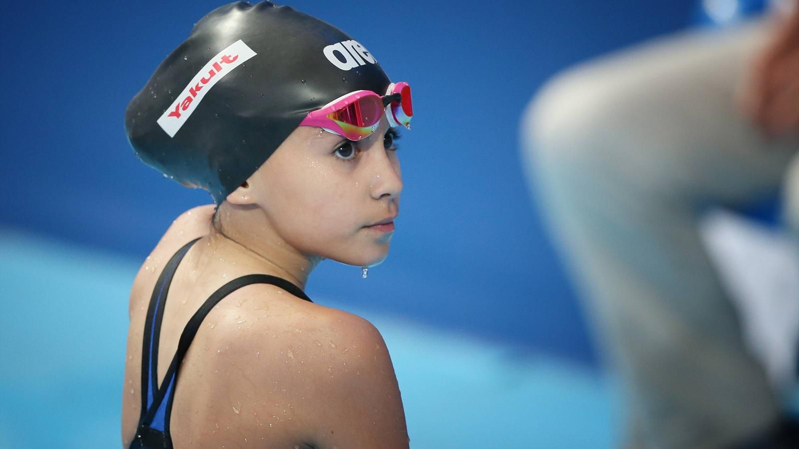 10 Year Old Girl Alzain Tareq Takes Part In Swimming - Swimmer , HD Wallpaper & Backgrounds