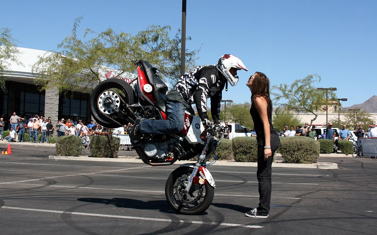 Hd Wallpapers - - - Bike Stunt Wallpapers Hd , HD Wallpaper & Backgrounds