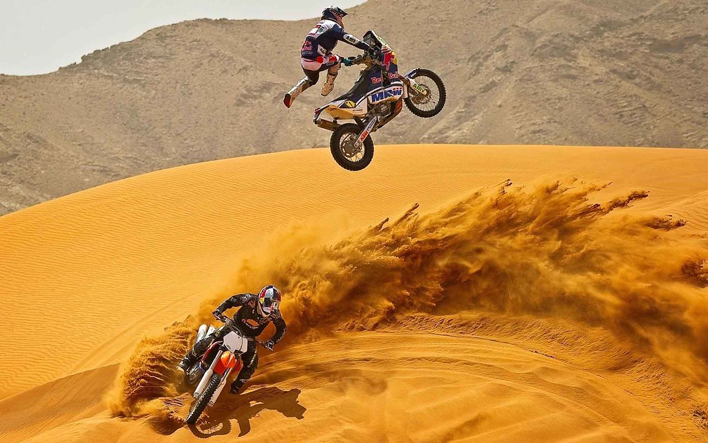 Stylishhdwallpapers Bikes Stunts Sand Race Hd Wallpaper - Motocross Desert , HD Wallpaper & Backgrounds