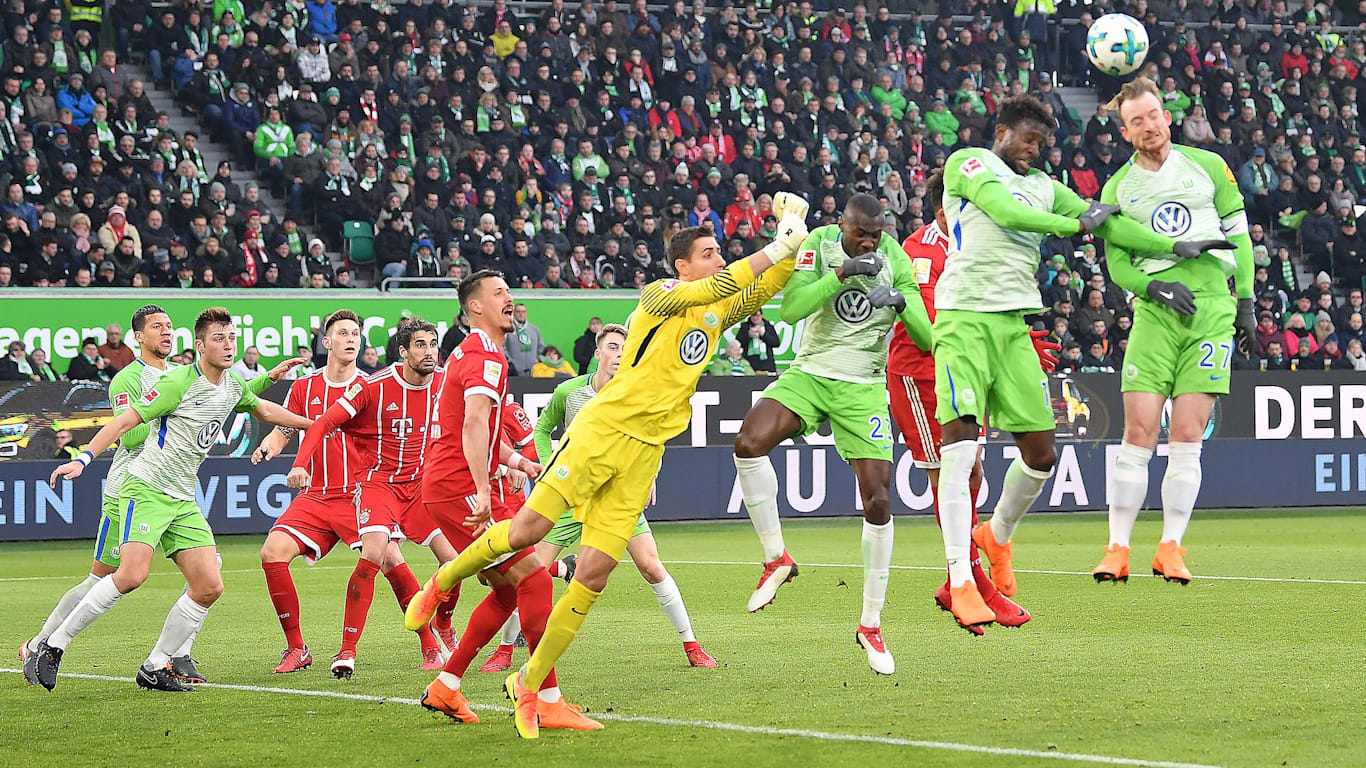 The Best Images From The Vfl Wolfsburg Clash - Goalkeeper Stops Shot , HD Wallpaper & Backgrounds