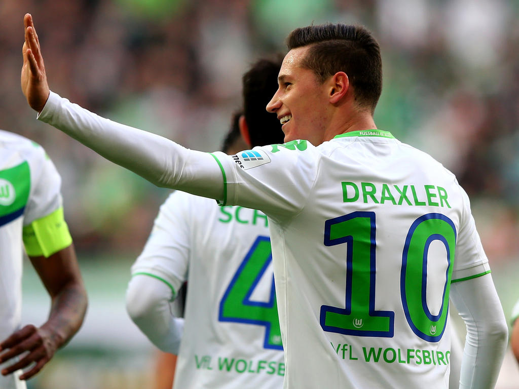 Vfl Wolfsburg Warmed Up For Their Midweek Champions - Draxler Wolfsburg , HD Wallpaper & Backgrounds