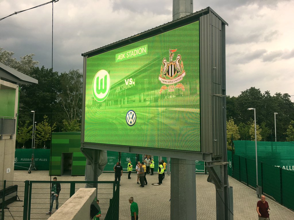 Vfl Wolfsburg 1 Newcastle United 3, Aok Stadion, 2/aug - Billboard , HD Wallpaper & Backgrounds