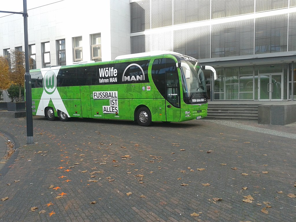 Vfl Wolfsburg Team Bus In 2015 - Tour Bus Service , HD Wallpaper & Backgrounds