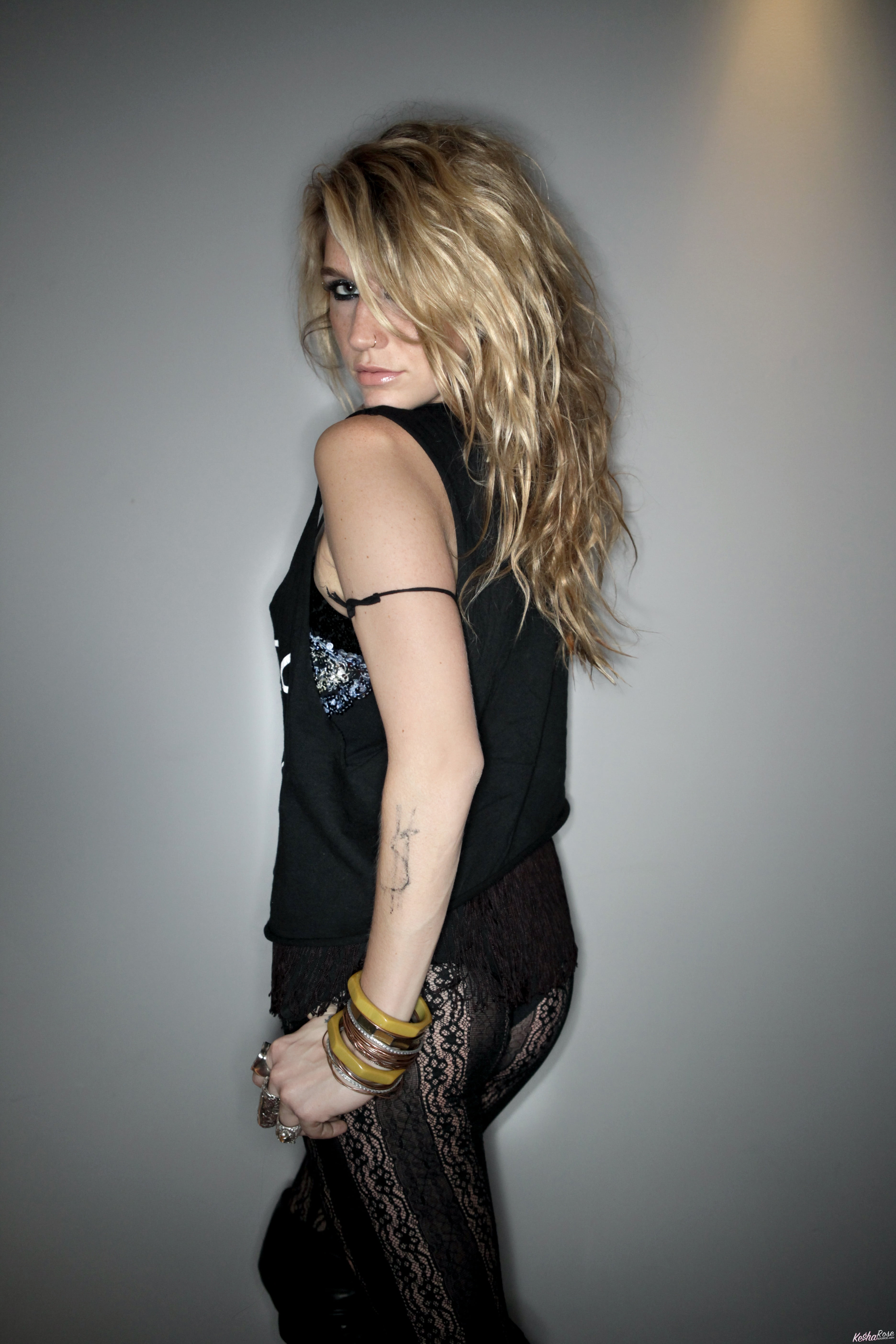 Kesha, Women, Singer, Fashion, Studio Shot, Beauty, - My Daughter Hot Ass , HD Wallpaper & Backgrounds