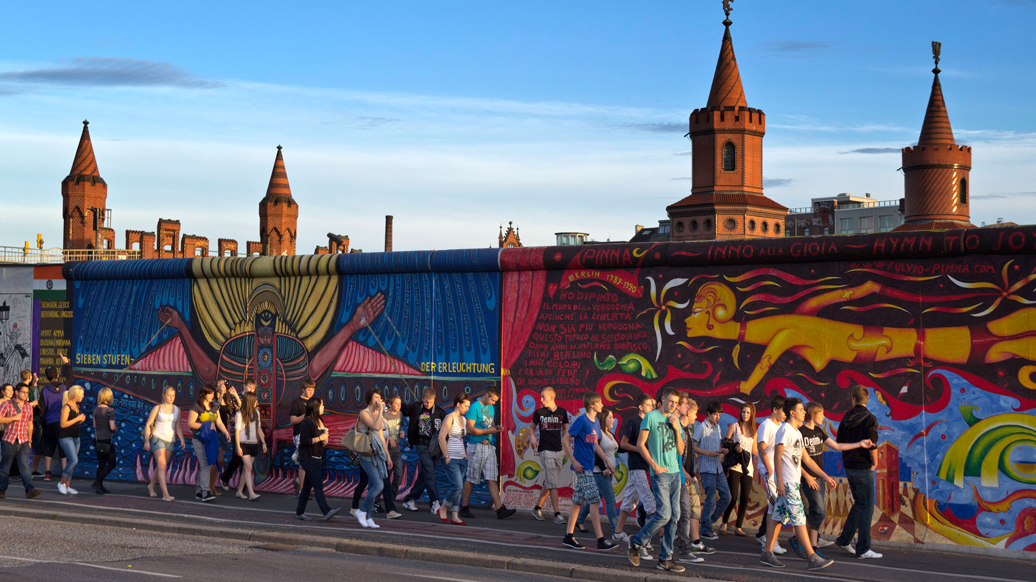 From Berlin's No Go Area To High End Living - Oberbaum Bridge , HD Wallpaper & Backgrounds