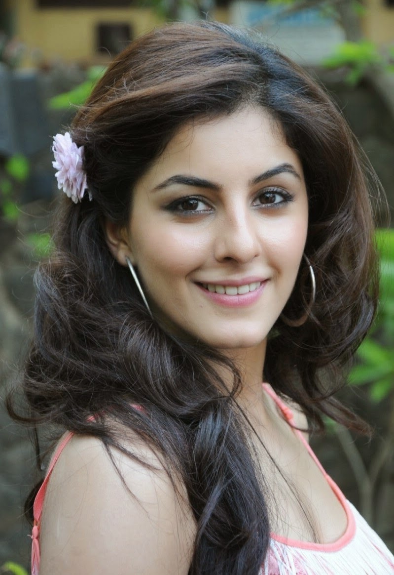 Isha Talwar Beautiful Hd Wallpaper Free - Isha Talwar Beautiful Hd , HD Wallpaper & Backgrounds