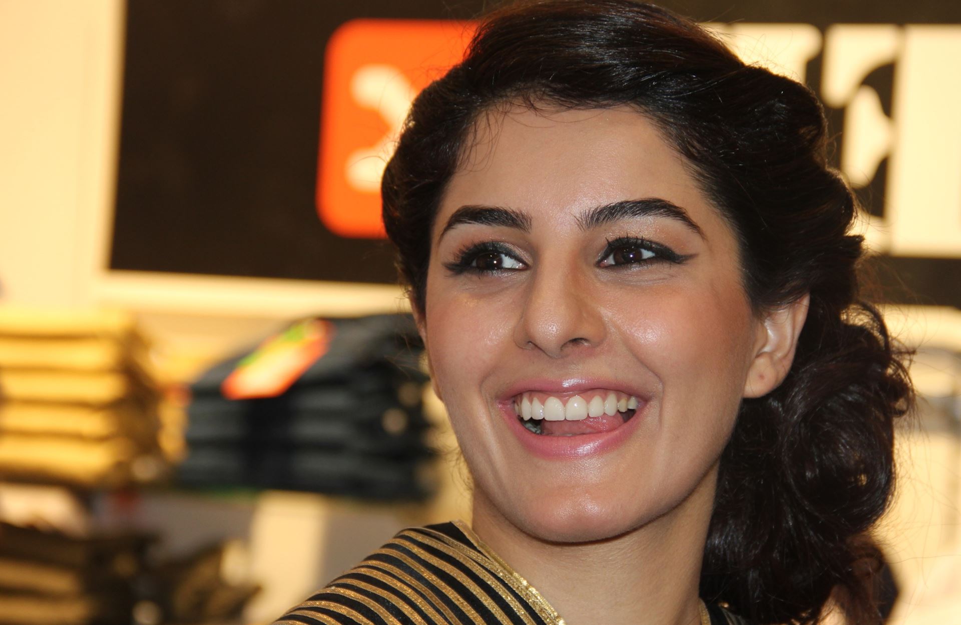 Isha Talwar Best Wallpaper - Isha Talwar Hot Face , HD Wallpaper & Backgrounds