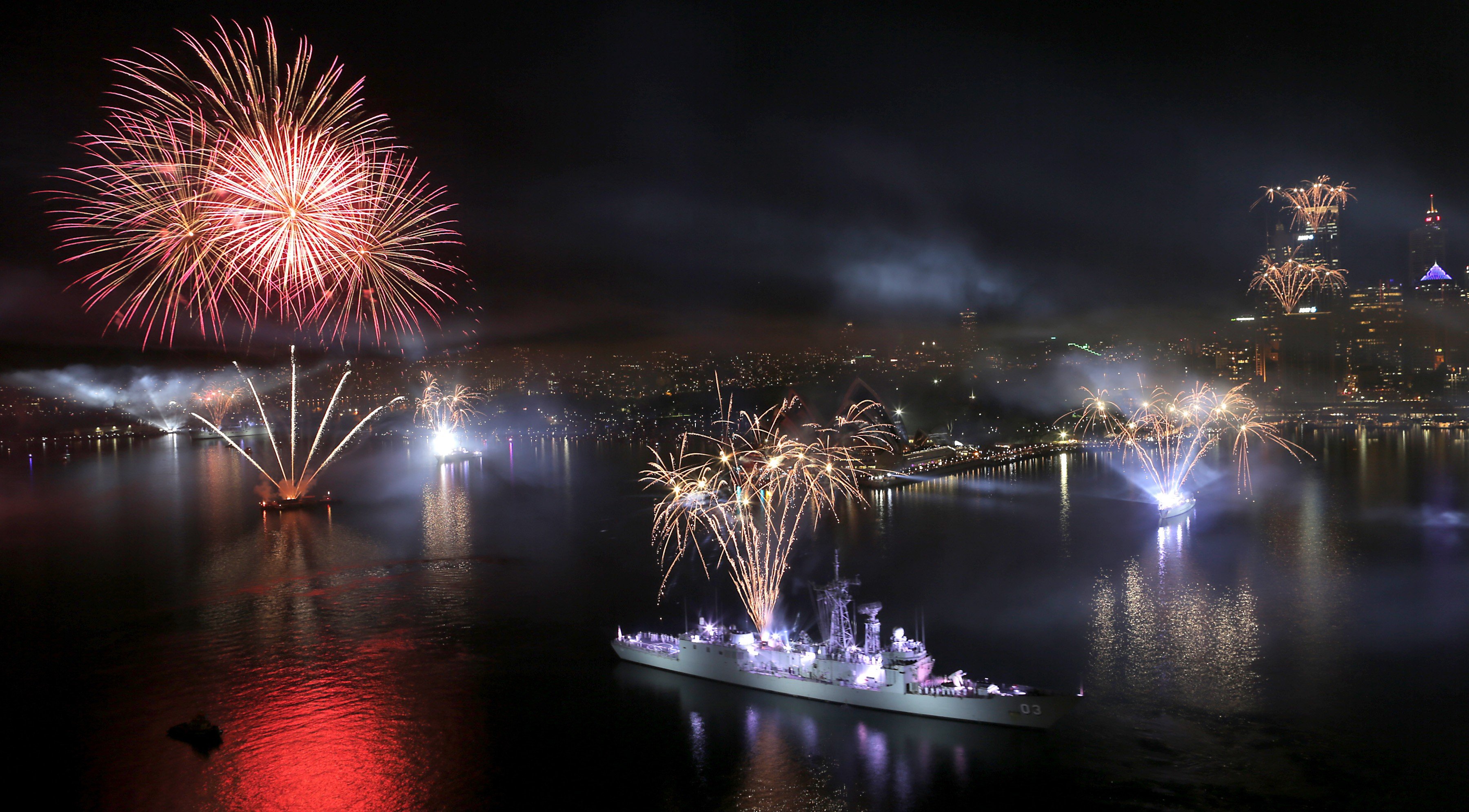 Sydney, Fireworks - International Fleet Review 2013 , HD Wallpaper & Backgrounds