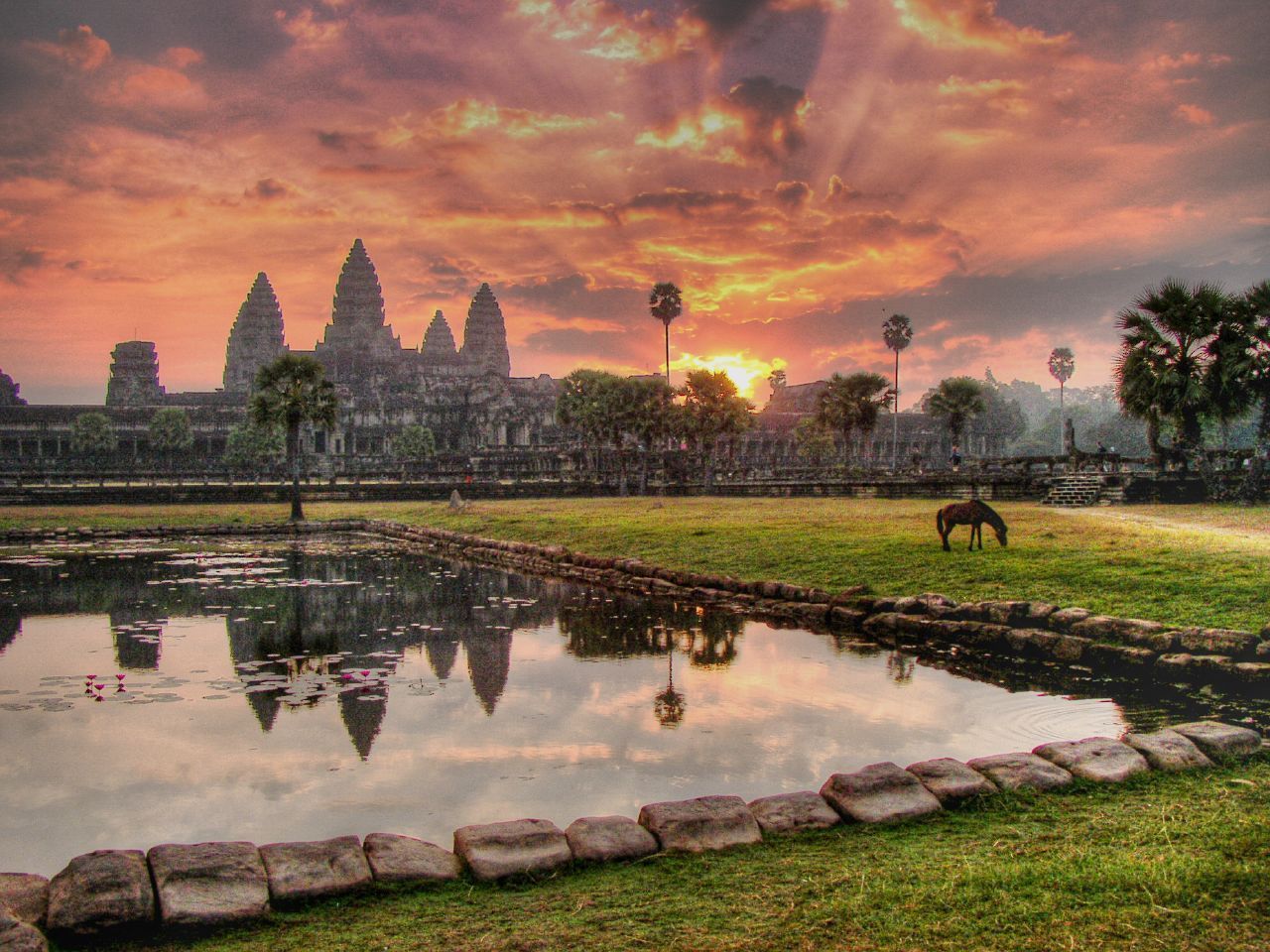 Angkor Wat Desktop Wallpaper - Trinity Cathedral , HD Wallpaper & Backgrounds