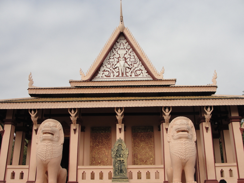 Royal Palace Cambodia Hd Wallpaper - Wat Phnom , HD Wallpaper & Backgrounds