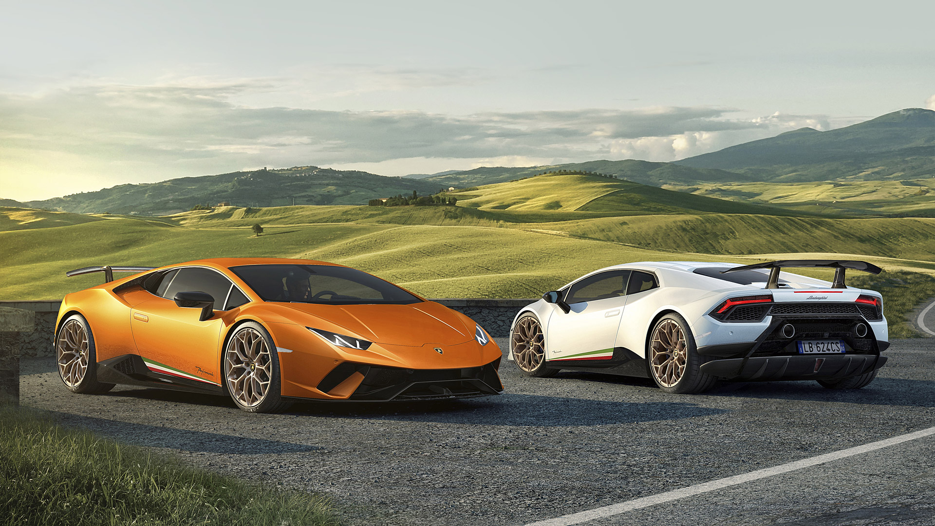 Lamborghini Huracan Wallpaper 93573 - Lamborghini Huracan Evo Vs Performante , HD Wallpaper & Backgrounds