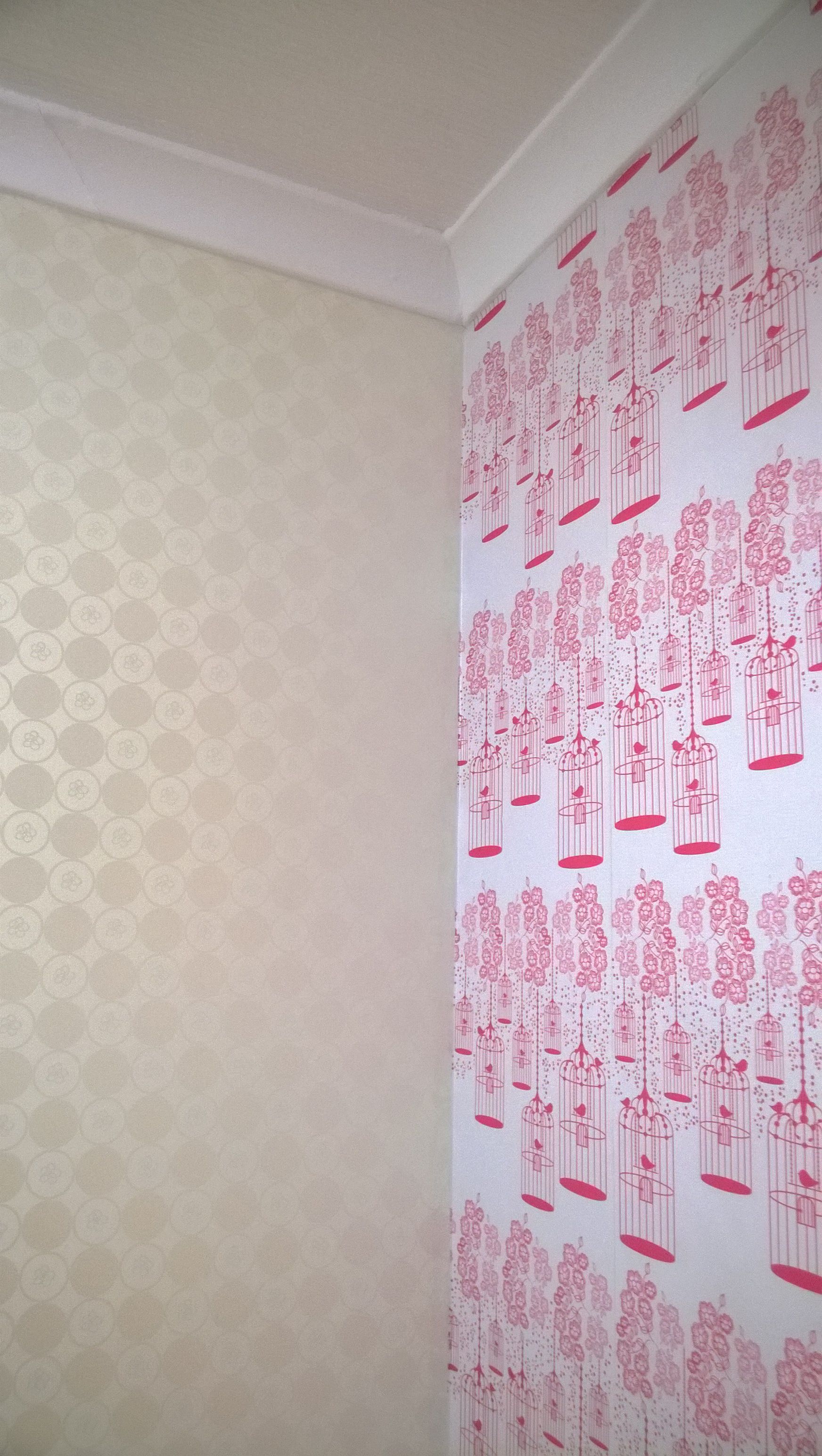 Wallpapering Into Internal Corners With Contrasting - Ceiling , HD Wallpaper & Backgrounds