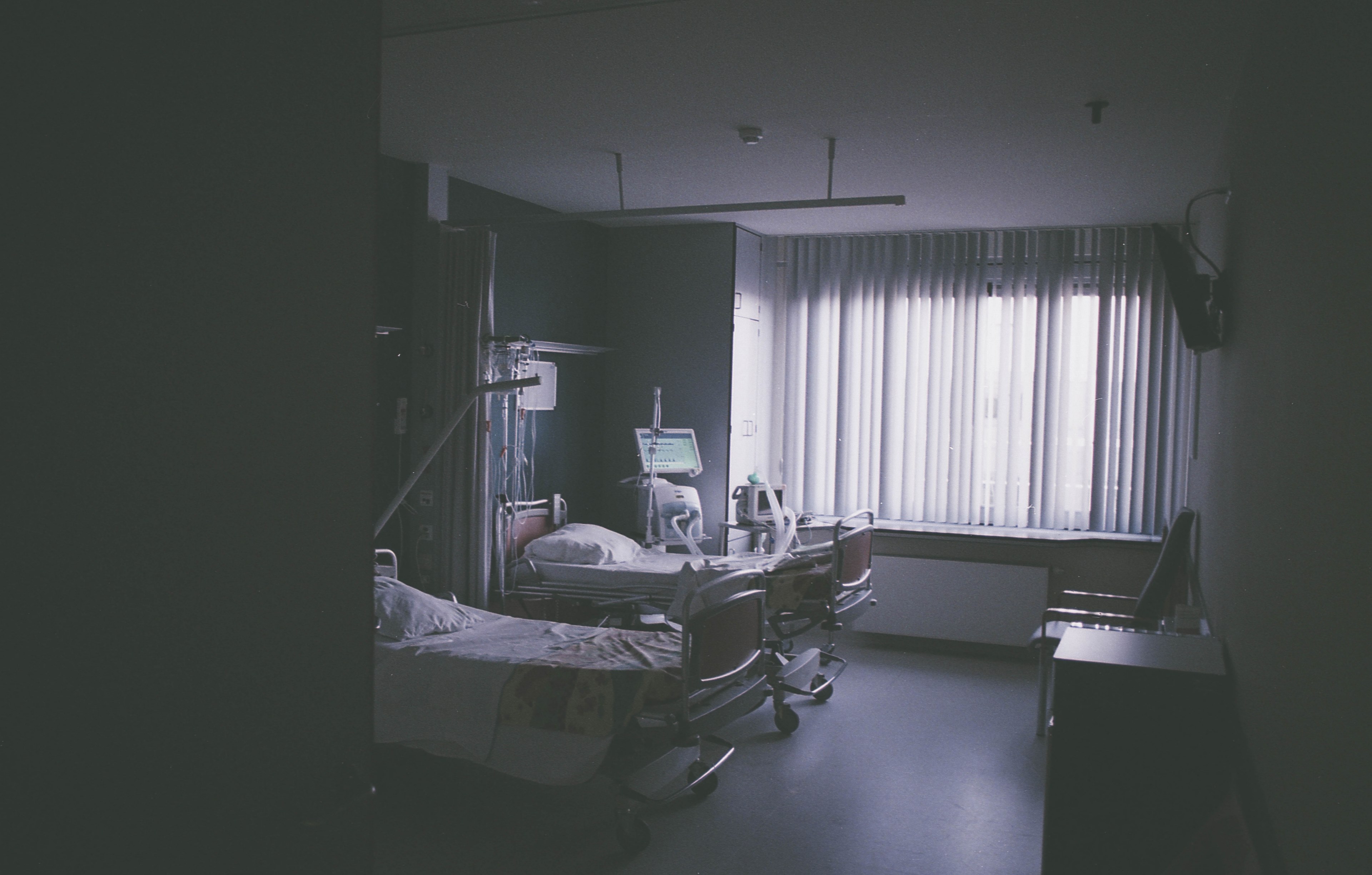 Inside A Private Hospital Room In Zottegem Belgiumsickness - Hospital Room With Lights Off , HD Wallpaper & Backgrounds