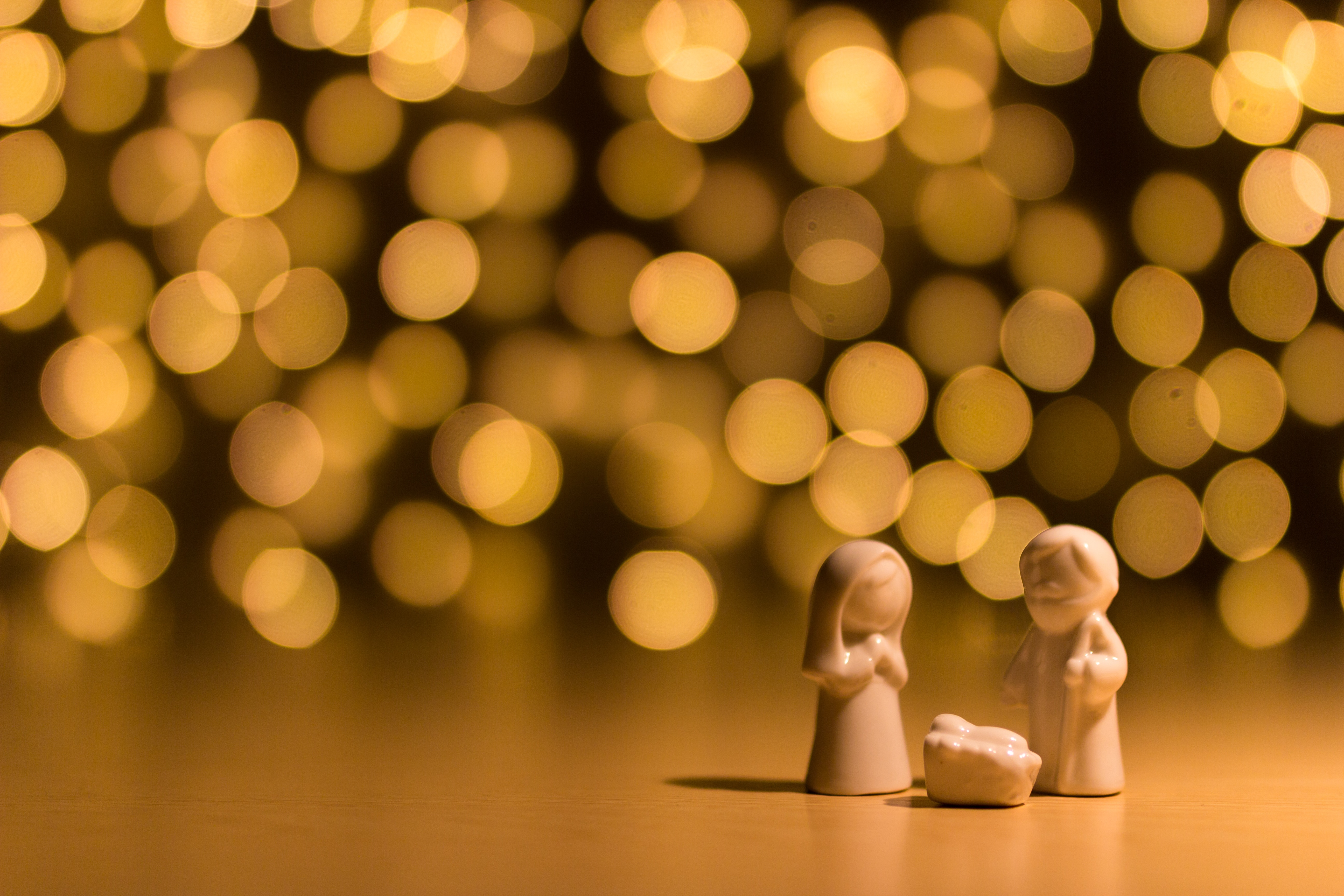 White Ceramic Nativity Figurine - Calm And Bright Marcia Mcfee , HD Wallpaper & Backgrounds
