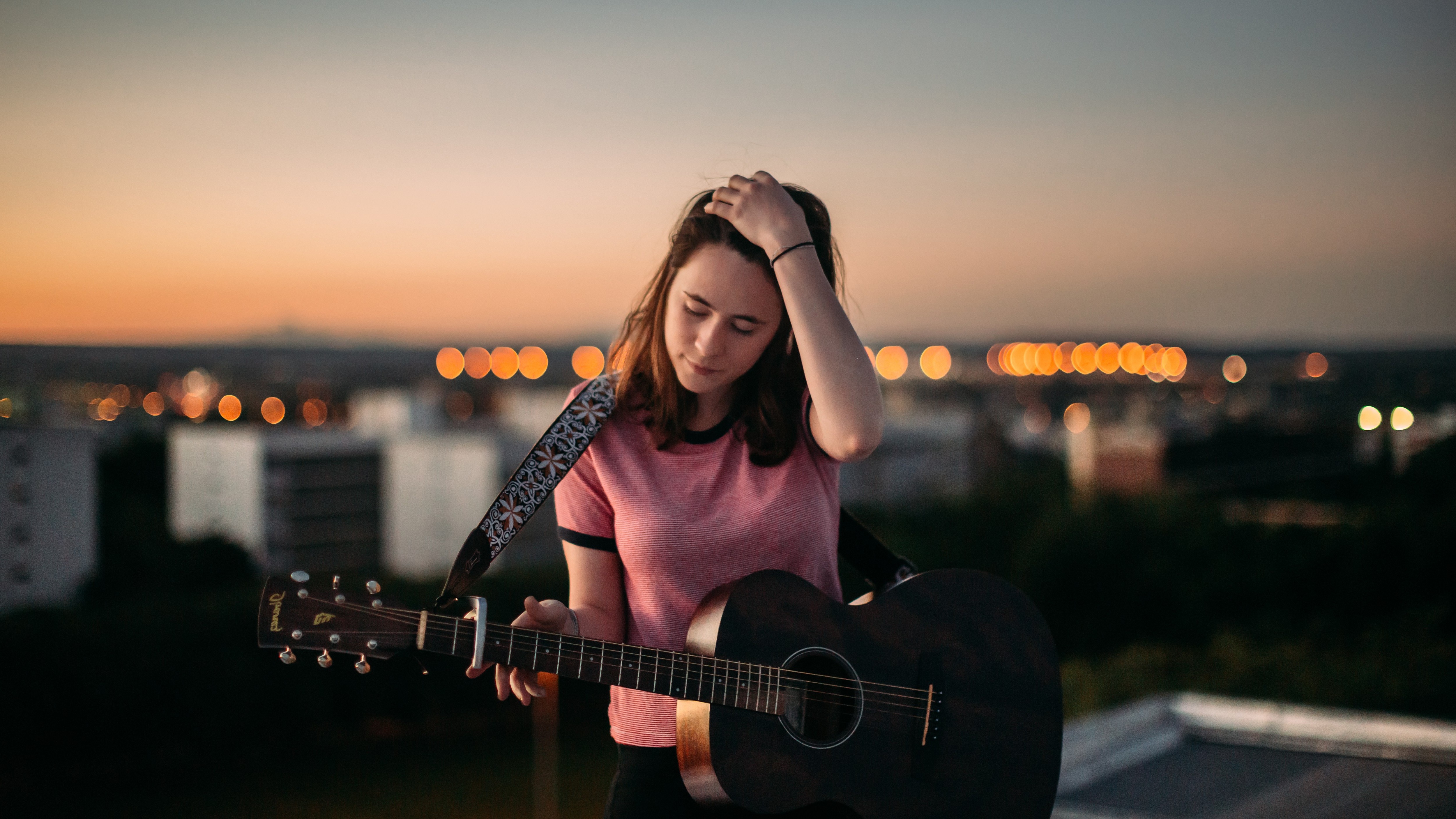 Women, Model, Guitar, Rooftops, Depth Of Field - Girls With Music Instrument , HD Wallpaper & Backgrounds