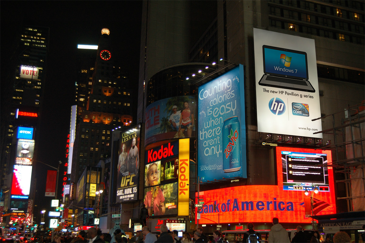 Nintendofan12 3 Images Time Square Ads 1 Hd Wallpaper - Times Square , HD Wallpaper & Backgrounds