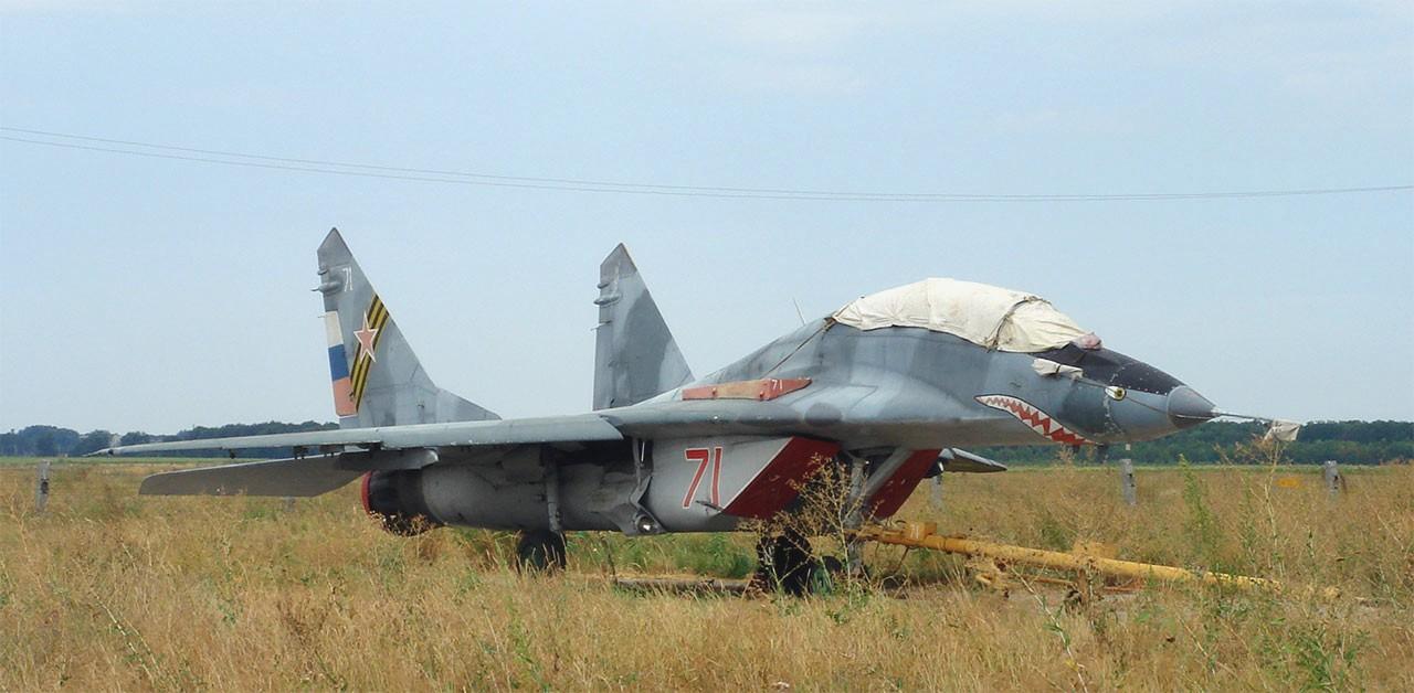 Mig 29 At 320 X 480 Iphone Size Wallpapers Hd Quality - Mikoyan Mig-29 , HD Wallpaper & Backgrounds