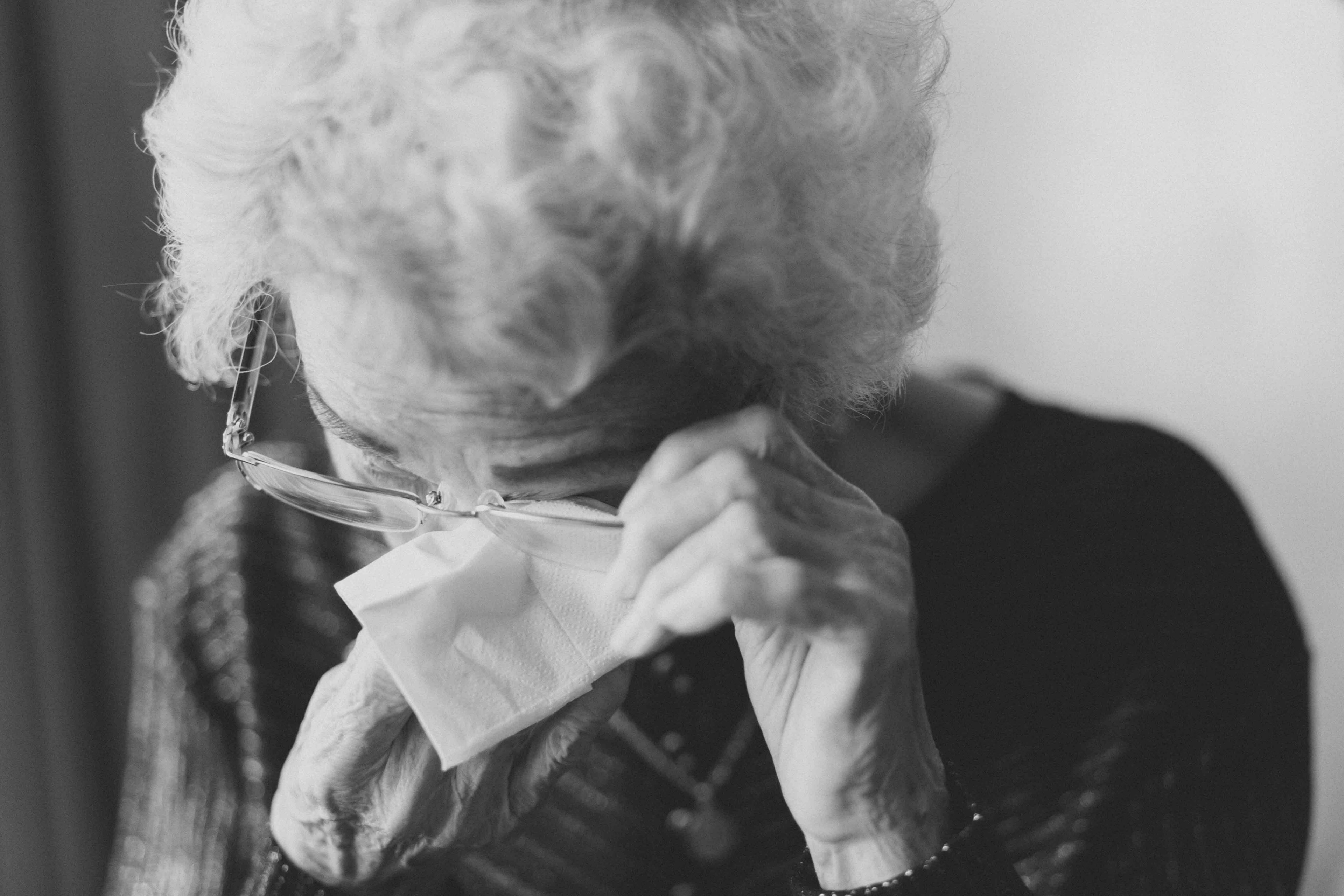 #3840x2560 Old Lady Removing Her Spectacles To Wipe , HD Wallpaper & Backgrounds