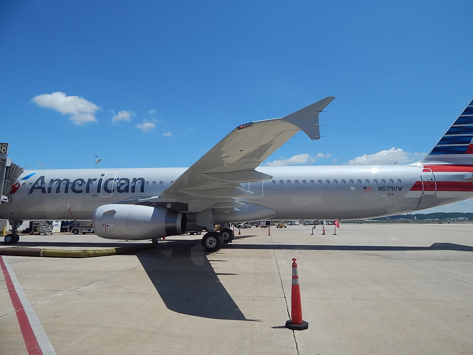 A Us Airways A321 In The New Livery Sits At Dca - Airbus A320 Family , HD Wallpaper & Backgrounds