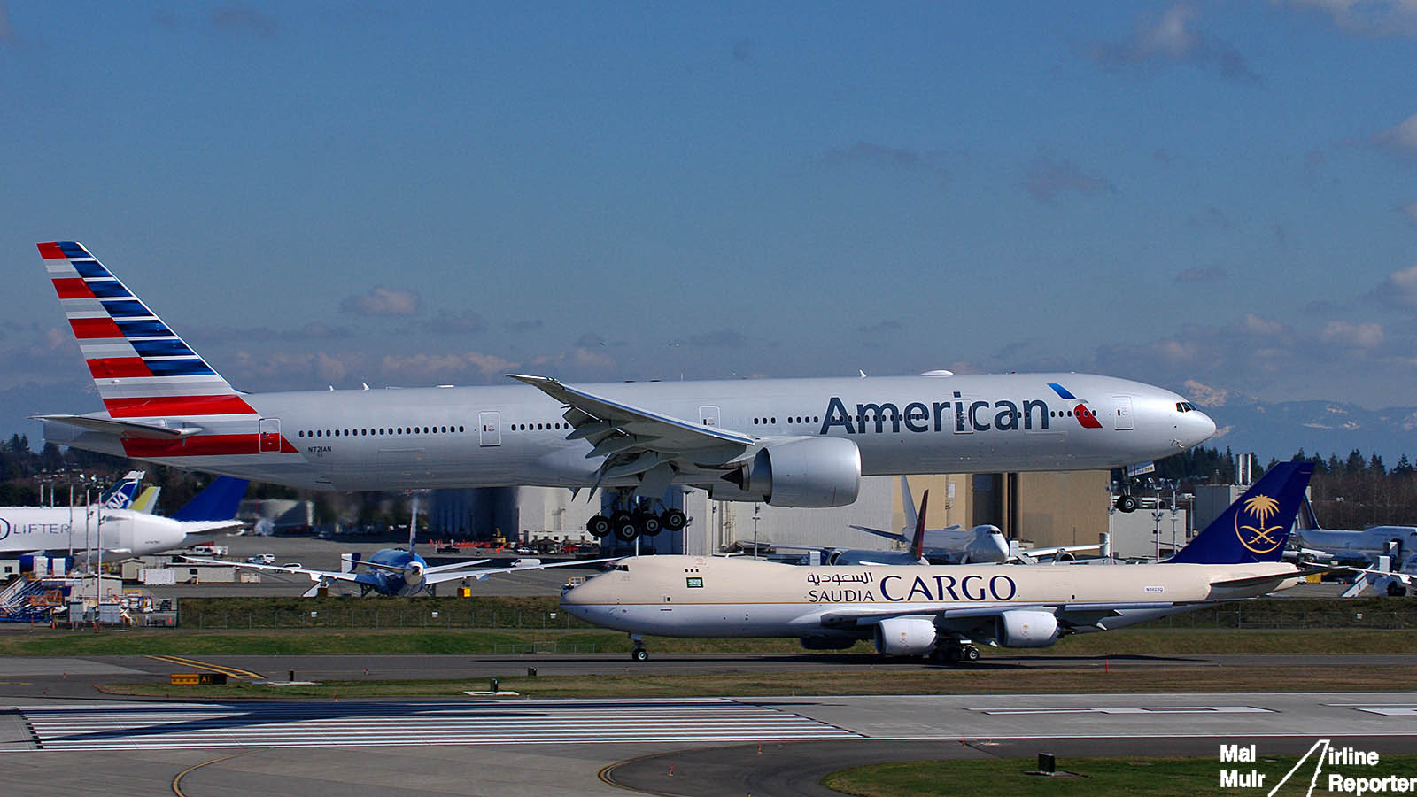 An American Airlines 777 In The New Livery Touches - American Airlines Cargo Plane , HD Wallpaper & Backgrounds