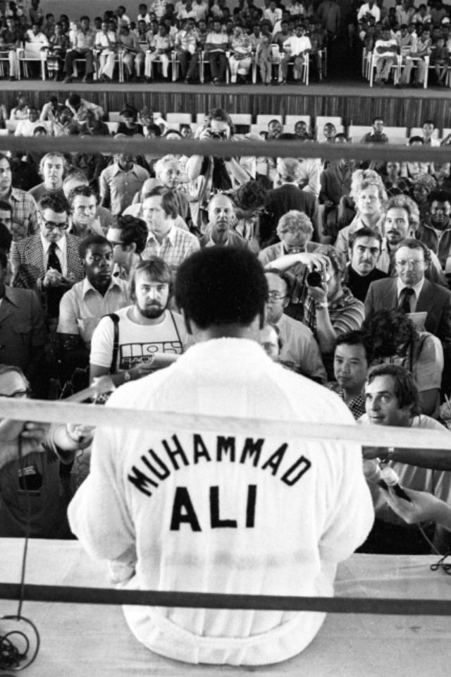 Ali Kickboxing, Champs, Mohamed Ali, Muhammad Ali Wallpaper, - Muhammad Ali In Robe , HD Wallpaper & Backgrounds