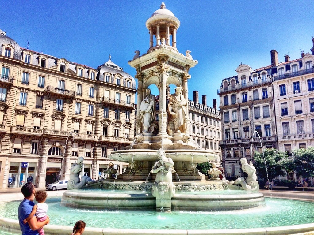 Europa Images Lyon, France Hd Wallpaper And Background - Place Des Jacobins , HD Wallpaper & Backgrounds