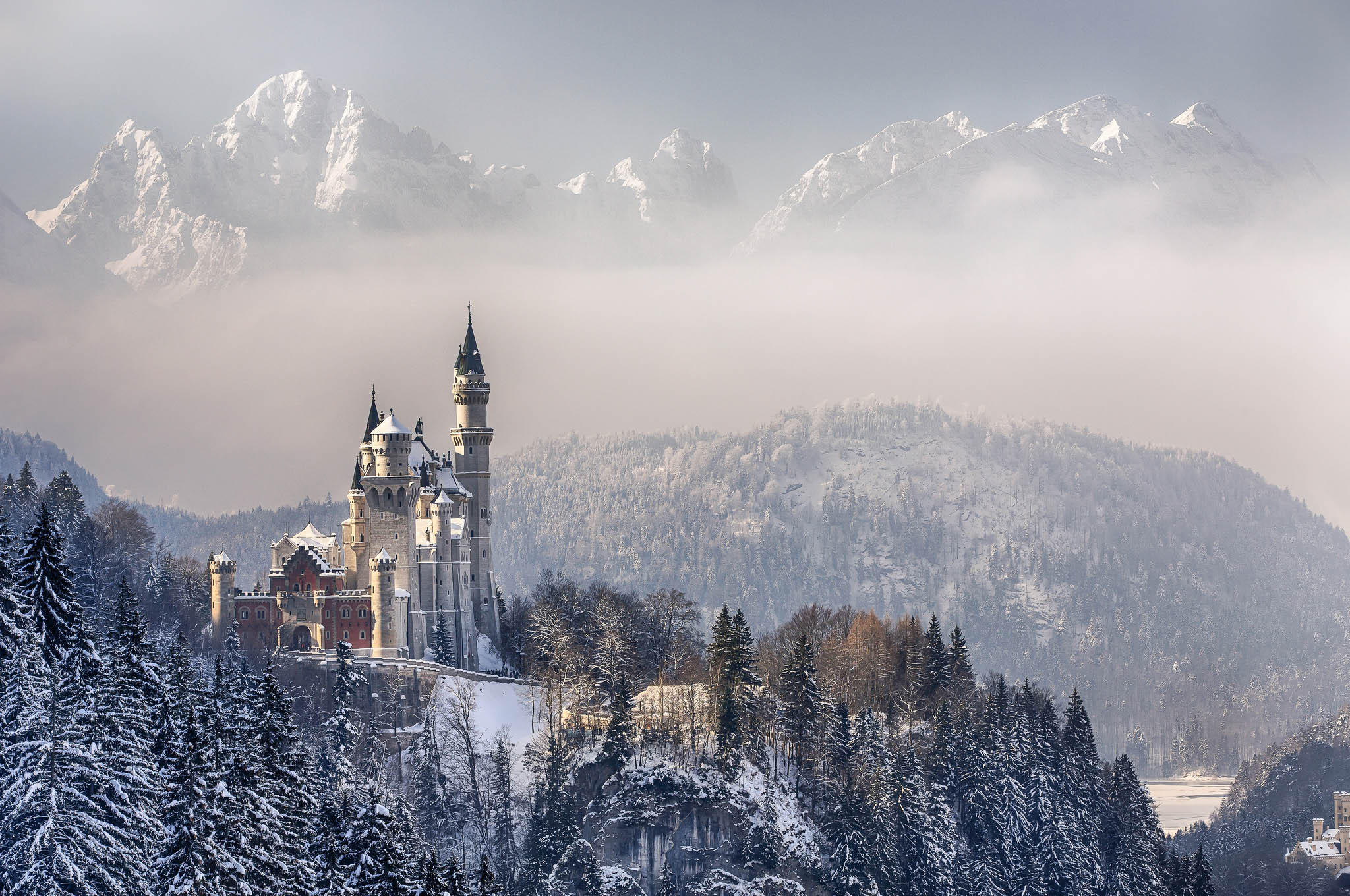 Neuschwanstein Castle Beautifull Hd Wallpapers Neuschwanstein - Snowy Hogwarts , HD Wallpaper & Backgrounds