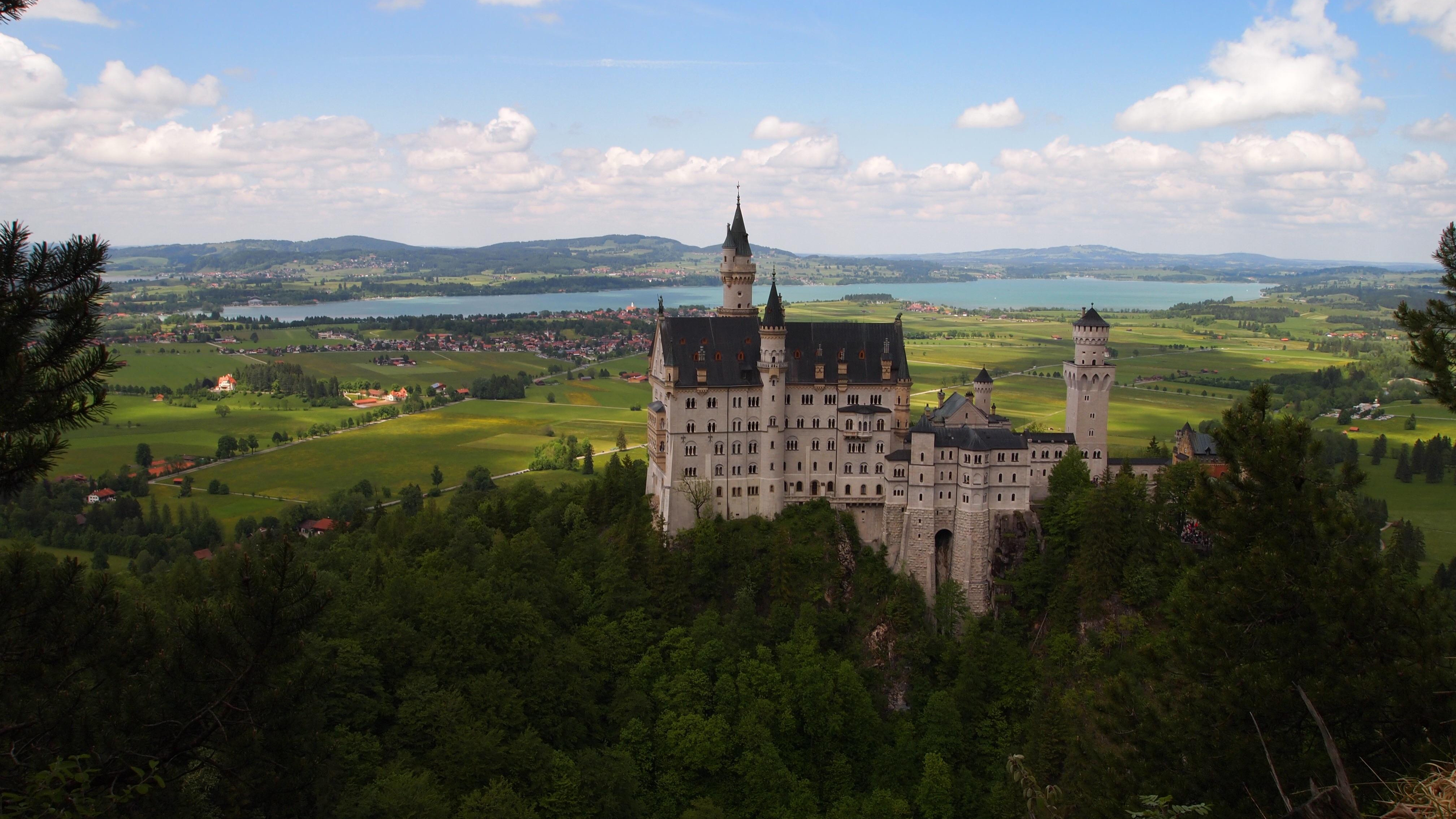 [4032x2268] Bavarian Landscape And Neuschwanstein Castle - Neuschwanstein Castle , HD Wallpaper & Backgrounds