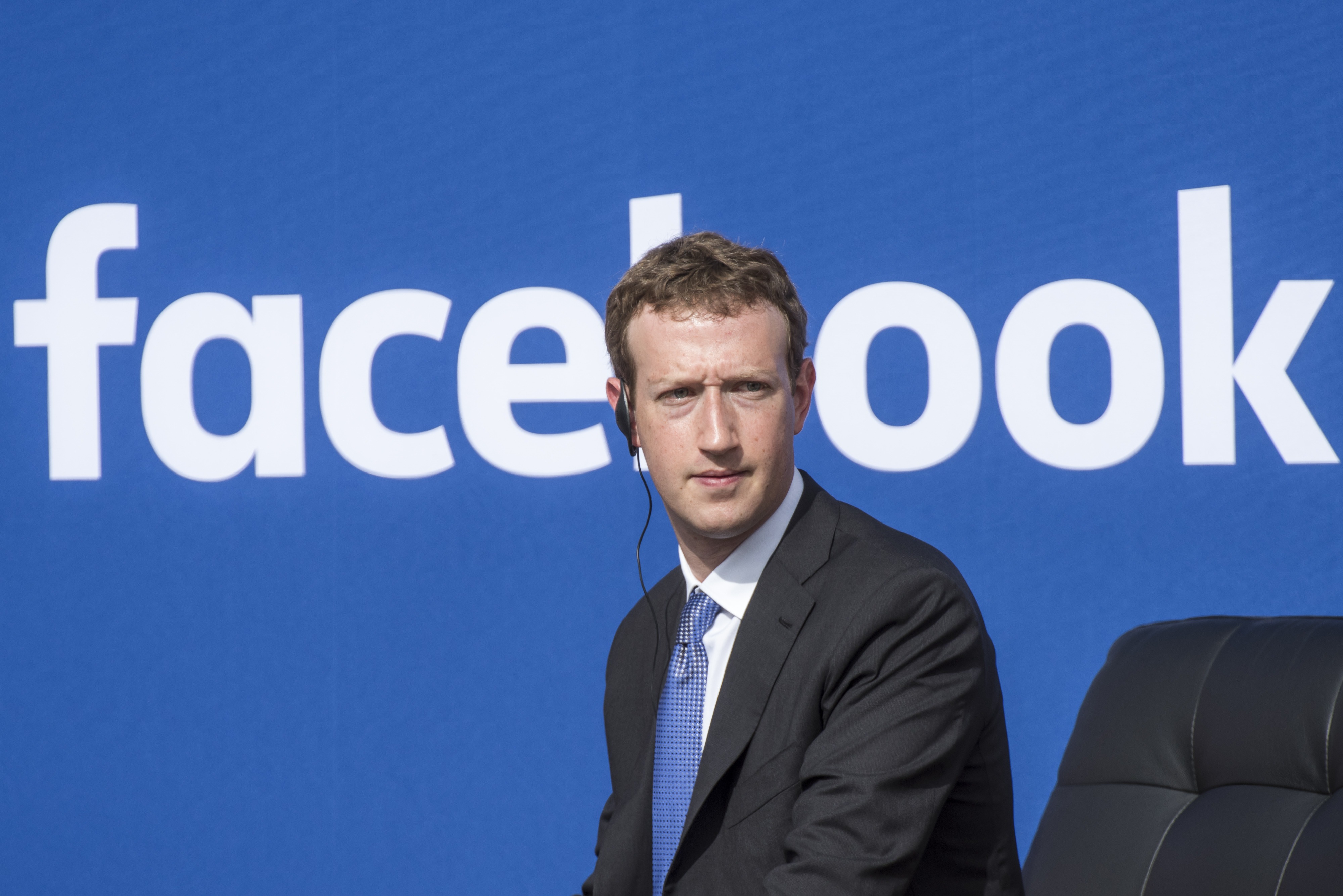 Facebook Director Pay Not Getting Many Shareholder - Mark Zuckerberg Facebook 2018 , HD Wallpaper & Backgrounds
