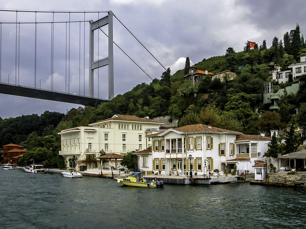 Fatih Sultan Mehmet Bridge - Boat , HD Wallpaper & Backgrounds