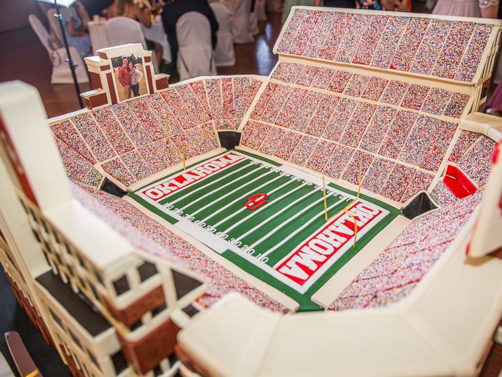 This Massive 150-pound Oklahoma University Football - Ou Stadium Wedding Cake , HD Wallpaper & Backgrounds