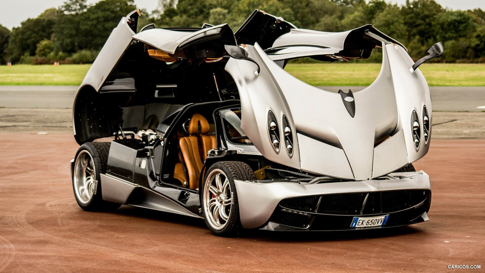 Hd Wallpaper - Pagani Huayra , HD Wallpaper & Backgrounds